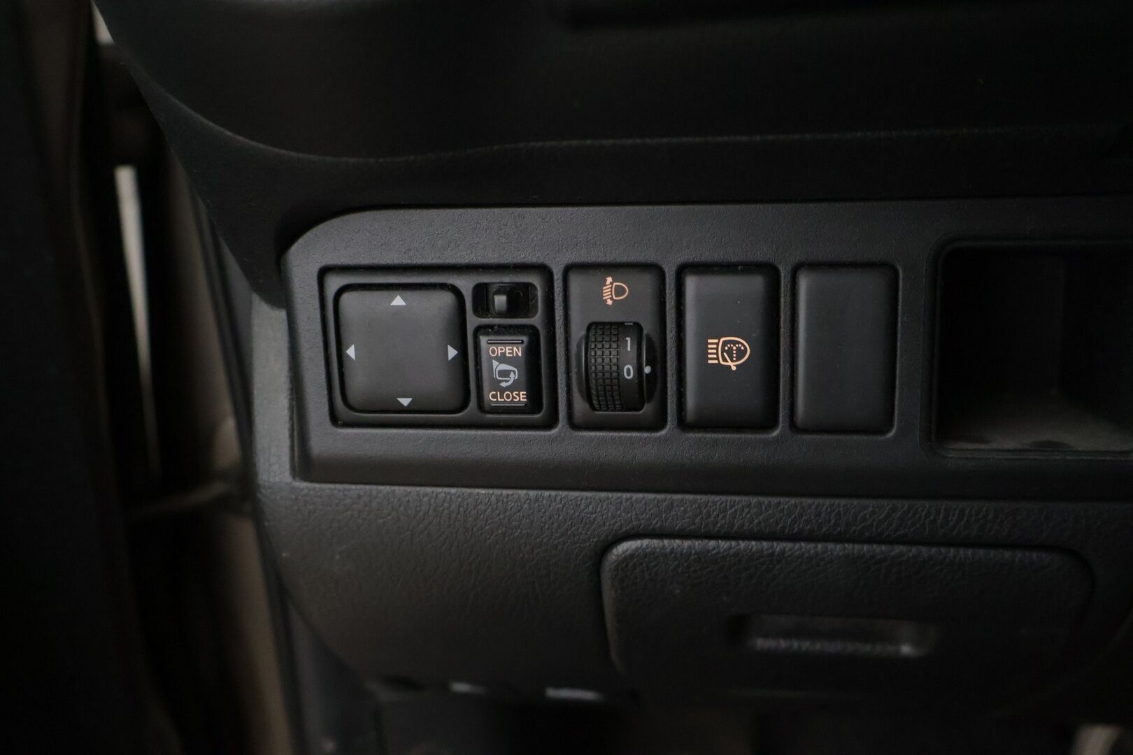 Nissan Note 2006 NOTE MPV 1.6 AUTOMATIC - YritysOutlet - Myydään vain yrityksille **Koukku / Vakkari / Ilmastointi** - Kahdet renkaat / Automaatti / Lohko