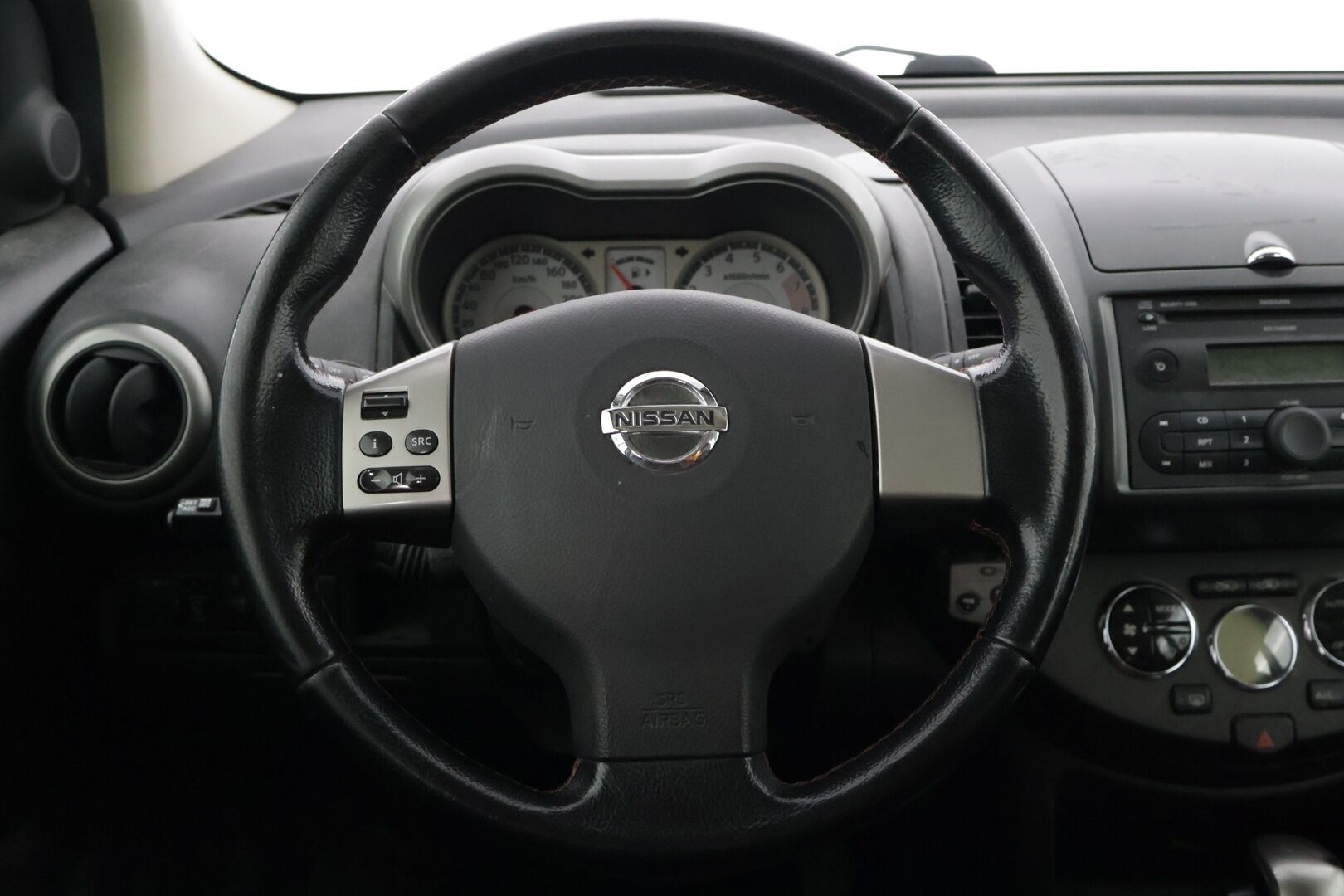 Nissan Note 2006 NOTE MPV 1.6 AUTOMATIC - YritysOutlet - Myydään vain yrityksille **Koukku / Vakkari / Ilmastointi** - Kahdet renkaat / Automaatti / Lohko