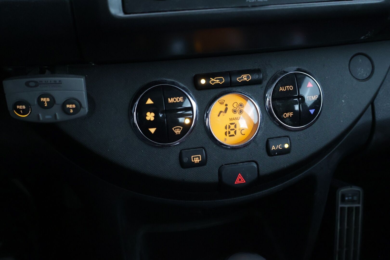 Nissan Note 2006 NOTE MPV 1.6 AUTOMATIC - YritysOutlet - Myydään vain yrityksille **Koukku / Vakkari / Ilmastointi** - Kahdet renkaat / Automaatti / Lohko