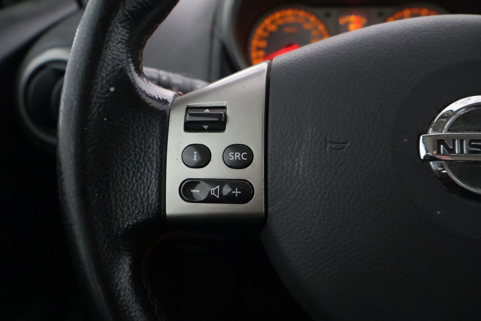 Nissan Note 2006 NOTE MPV 1.6 AUTOMATIC - YritysOutlet - Myydään vain yrityksille **Koukku / Vakkari / Ilmastointi** - Kahdet renkaat / Automaatti / Lohko