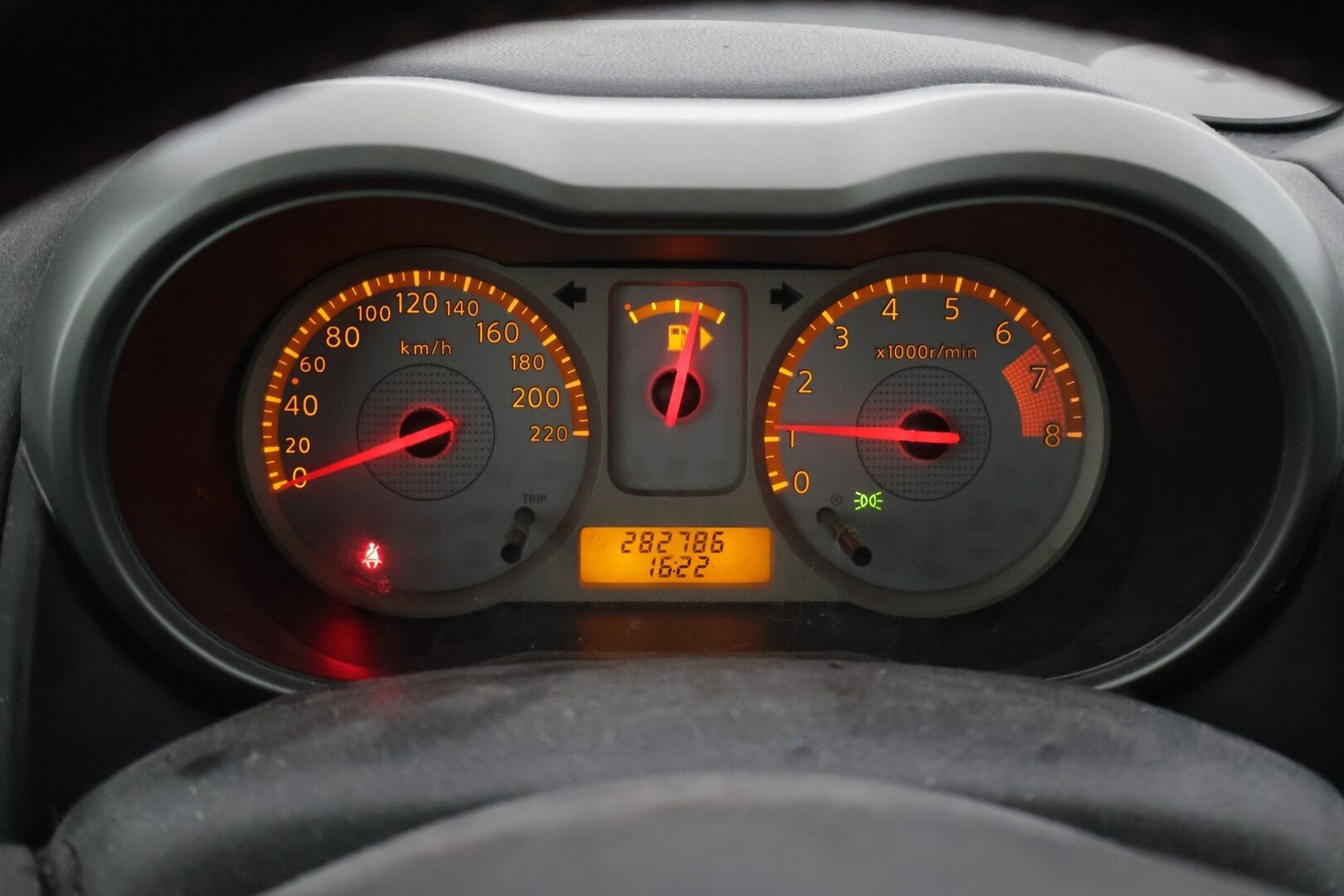 Nissan Note 2006 NOTE MPV 1.6 AUTOMATIC - YritysOutlet - Myydään vain yrityksille **Koukku / Vakkari / Ilmastointi** - Kahdet renkaat / Automaatti / Lohko