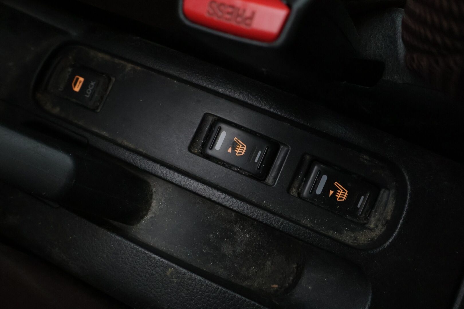 Nissan Note 2006 NOTE MPV 1.6 AUTOMATIC - YritysOutlet - Myydään vain yrityksille **Koukku / Vakkari / Ilmastointi** - Kahdet renkaat / Automaatti / Lohko