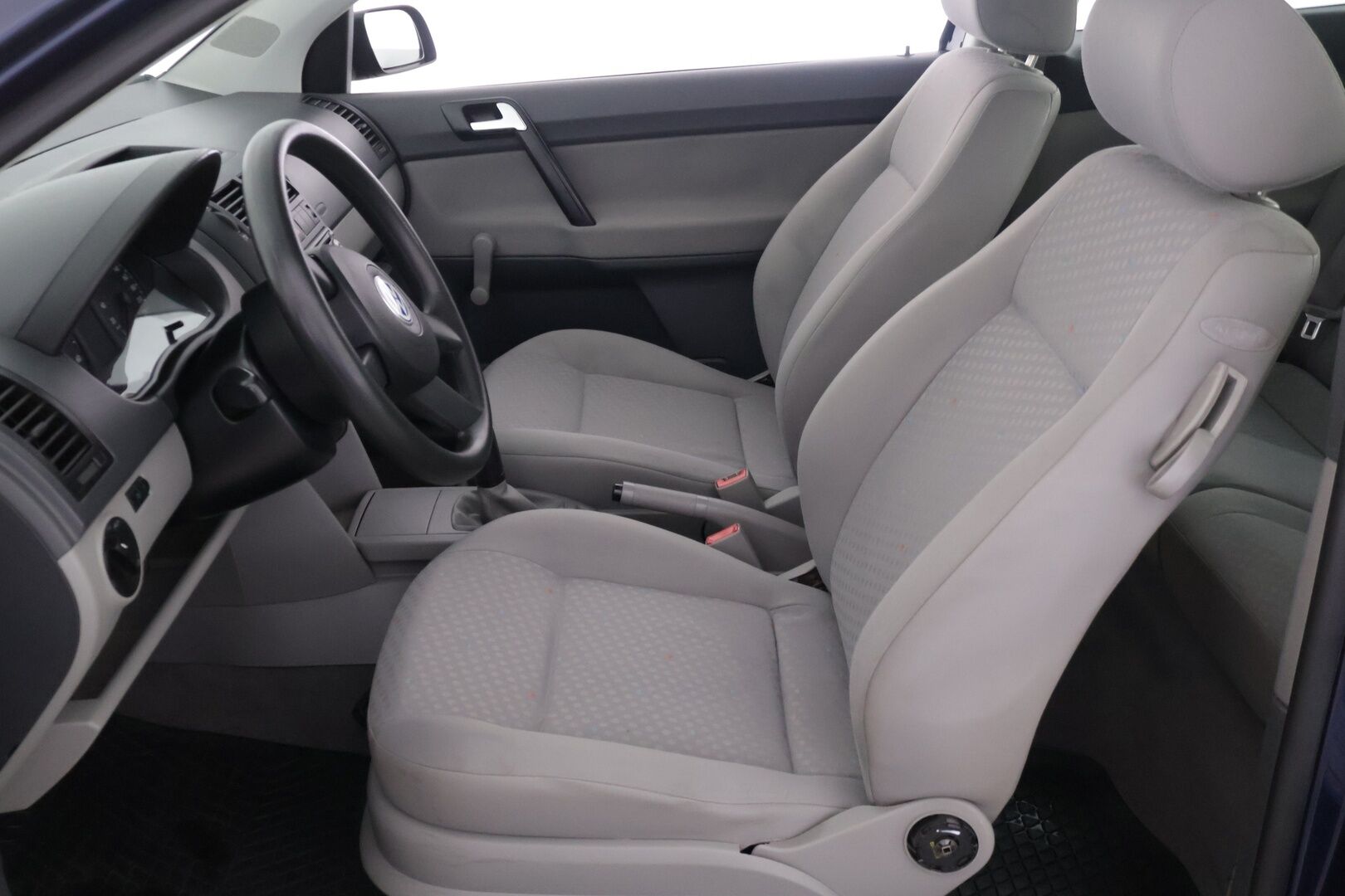 Volkswagen Polo 2002 1,4 55kW 2D - *Tämä auto myydään YritysOutlet -valikoimasta vain yritykselle* |Katso kilsat | Lohko | 2x Hyvät renkaat | Lohko | Penkinlämmittimet | Hyvä huoltohistoria! | Hihna vaihdettu 3 kertaa! Viimeksi 2tkm | 