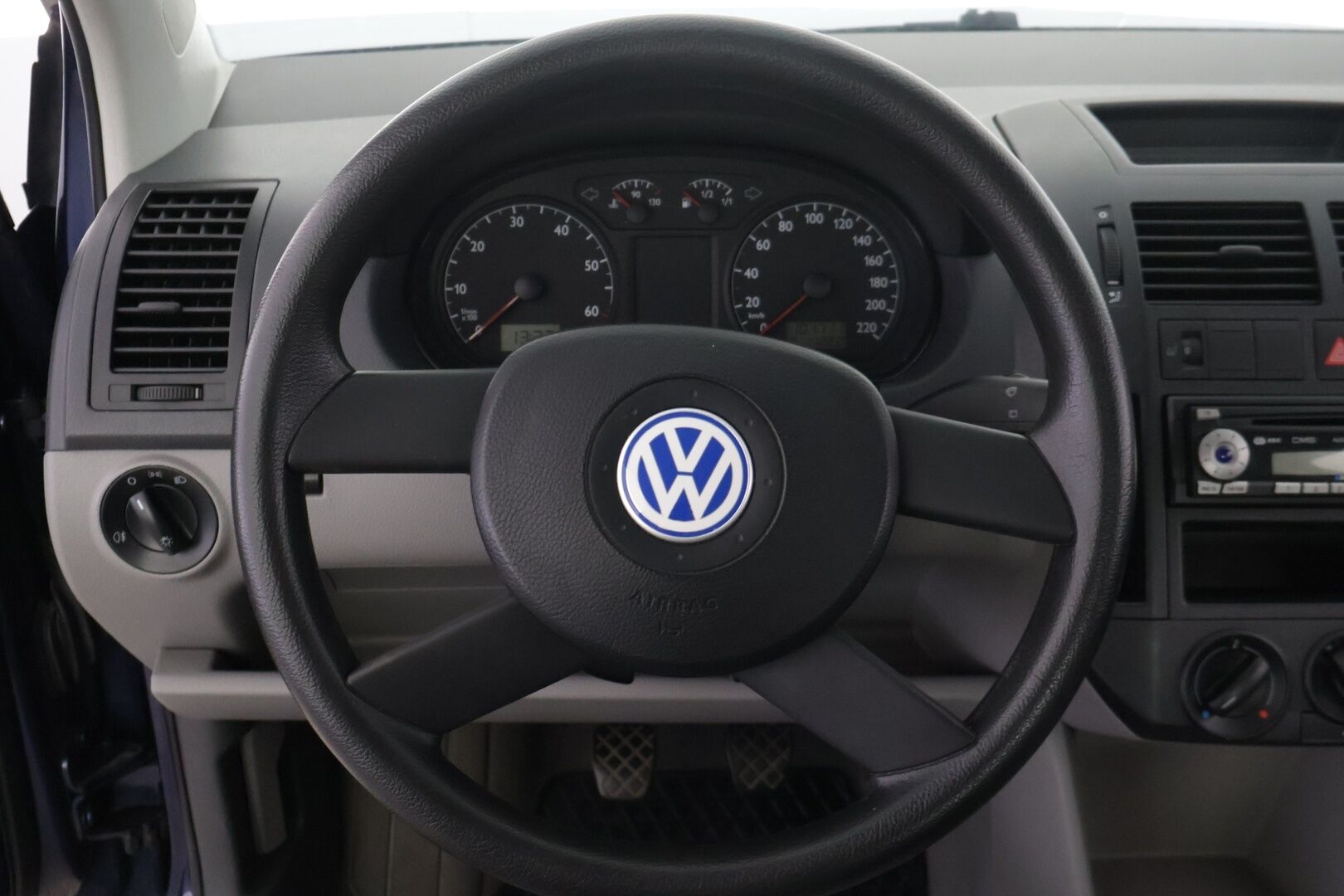 Volkswagen Polo 2002 1,4 55kW 2D - *Tämä auto myydään YritysOutlet -valikoimasta vain yritykselle* |Katso kilsat | Lohko | 2x Hyvät renkaat | Lohko | Penkinlämmittimet | Hyvä huoltohistoria! | Hihna vaihdettu 3 kertaa! Viimeksi 2tkm | 