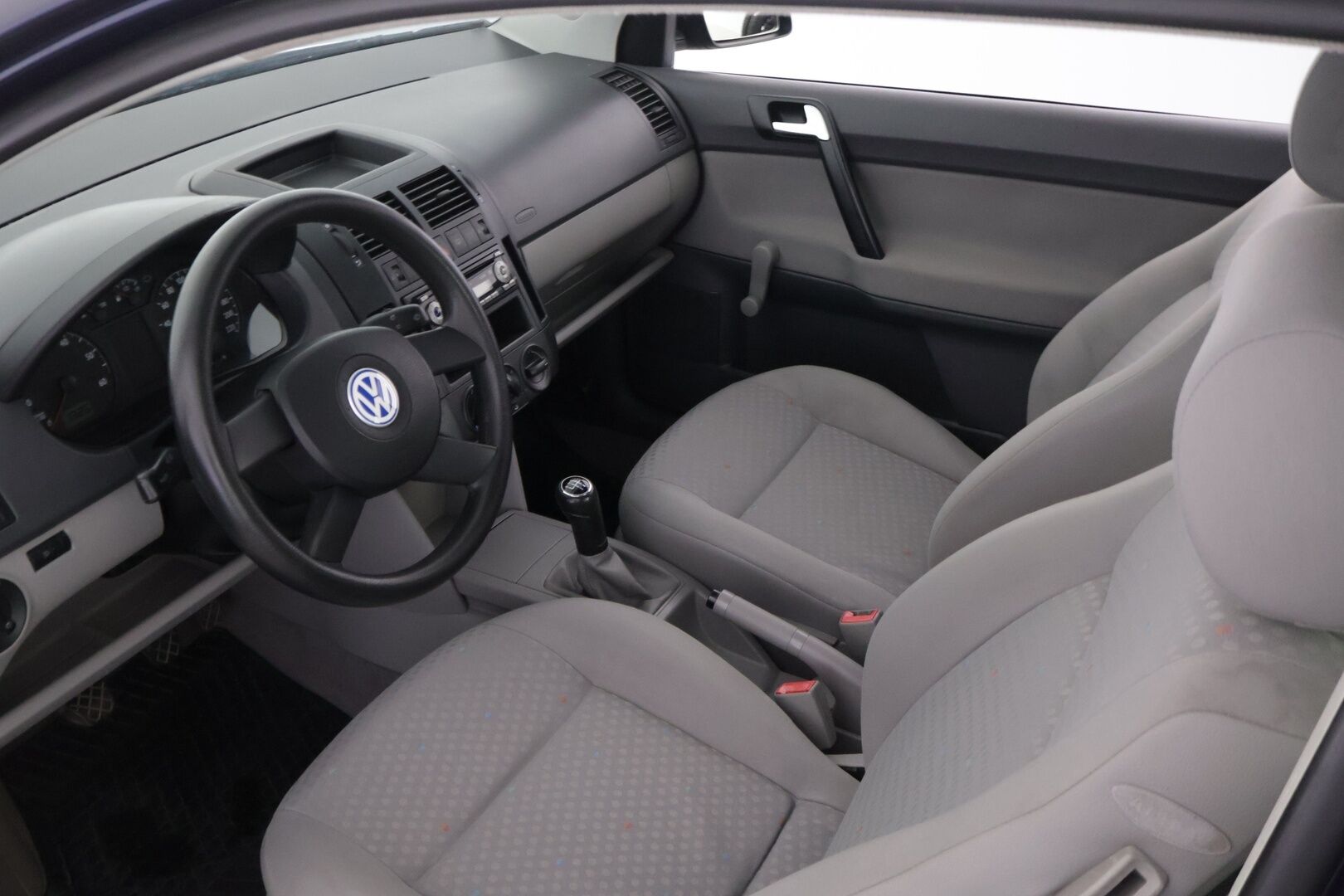 Volkswagen Polo 2002 1,4 55kW 2D - *Tämä auto myydään YritysOutlet -valikoimasta vain yritykselle* |Katso kilsat | Lohko | 2x Hyvät renkaat | Lohko | Penkinlämmittimet | Hyvä huoltohistoria! | Hihna vaihdettu 3 kertaa! Viimeksi 2tkm | 