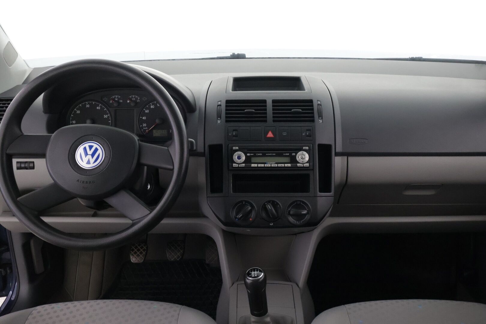Volkswagen Polo 2002 1,4 55kW 2D - *Tämä auto myydään YritysOutlet -valikoimasta vain yritykselle* |Katso kilsat | Lohko | 2x Hyvät renkaat | Lohko | Penkinlämmittimet | Hyvä huoltohistoria! | Hihna vaihdettu 3 kertaa! Viimeksi 2tkm | 