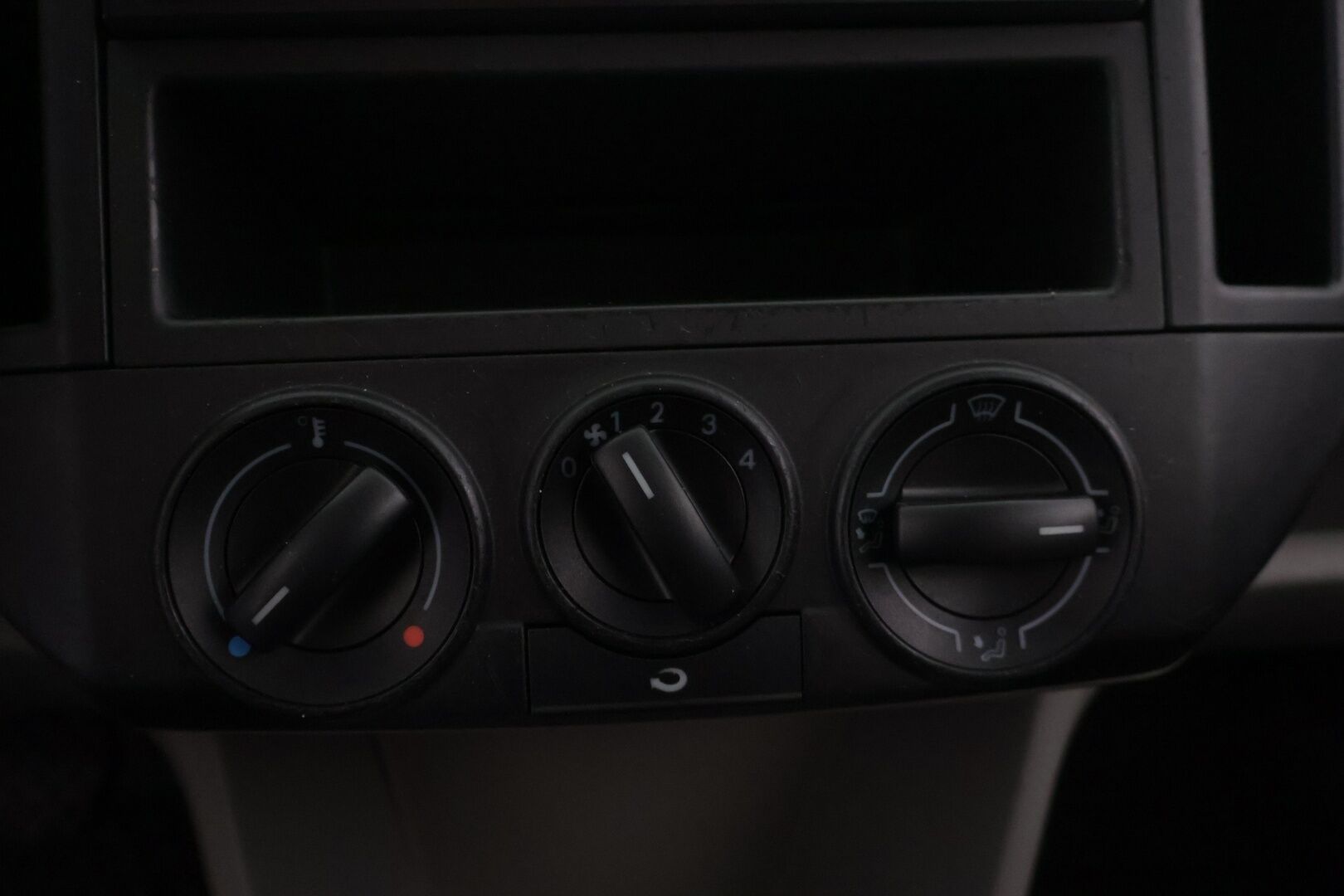 Volkswagen Polo 2002 1,4 55kW 2D - *Tämä auto myydään YritysOutlet -valikoimasta vain yritykselle* |Katso kilsat | Lohko | 2x Hyvät renkaat | Lohko | Penkinlämmittimet | Hyvä huoltohistoria! | Hihna vaihdettu 3 kertaa! Viimeksi 2tkm | 