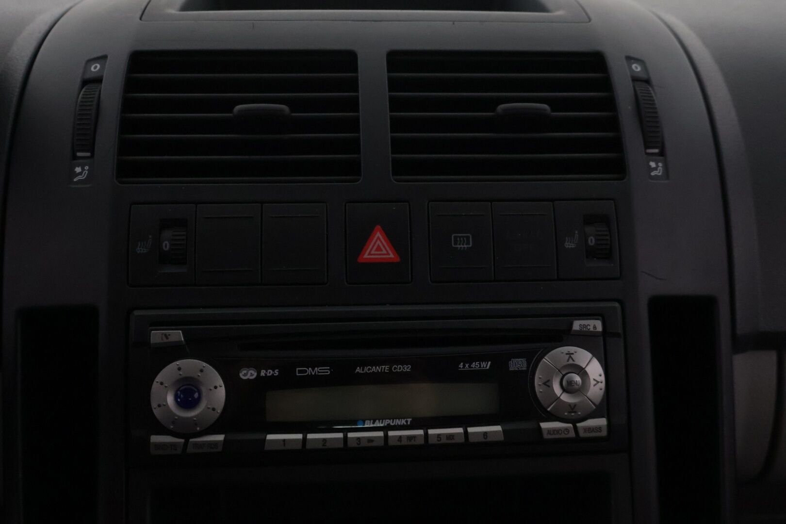 Volkswagen Polo 2002 1,4 55kW 2D - *Tämä auto myydään YritysOutlet -valikoimasta vain yritykselle* |Katso kilsat | Lohko | 2x Hyvät renkaat | Lohko | Penkinlämmittimet | Hyvä huoltohistoria! | Hihna vaihdettu 3 kertaa! Viimeksi 2tkm | 