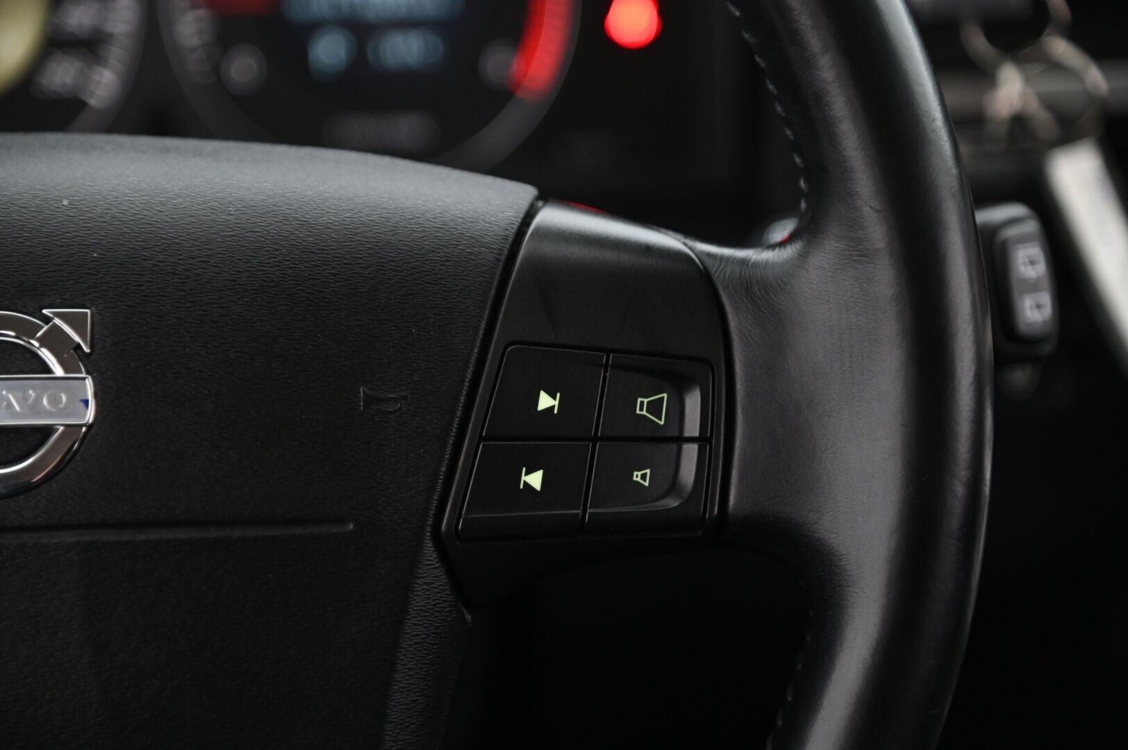 Volvo V70 2008 D5 AWD Summum Business aut*Webasto / vetokoukku / Muisti nahat / Tutkat / Sähkökontti* - *Merkkihuolettu / jakopää juuri tehty / Suomi-auto / 2x renkaat ja vanteet / Särmä huoltohistoria*