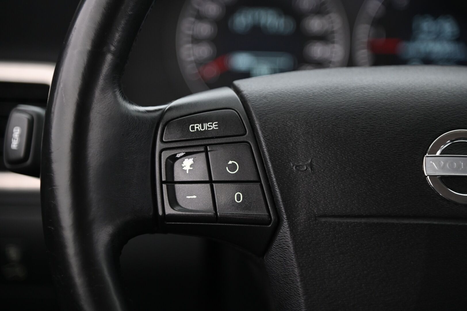 Volvo V70 2008 D5 AWD Summum Business aut*Webasto / vetokoukku / Muisti nahat / Tutkat / Sähkökontti* - *Merkkihuolettu / jakopää juuri tehty / Suomi-auto / 2x renkaat ja vanteet / Särmä huoltohistoria*