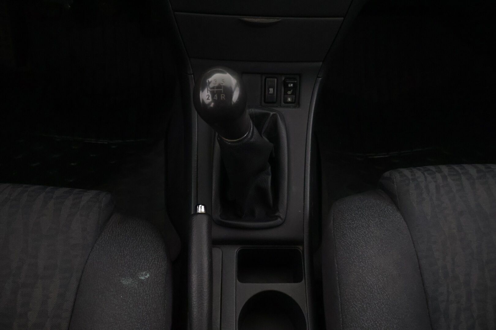 Toyota Corolla 2004 5D STW 2.0 D4D - YritysOutlet - Myydään vain yrityksille - *Suomi-auto / Lohkolämmitin / Ilmastointi*