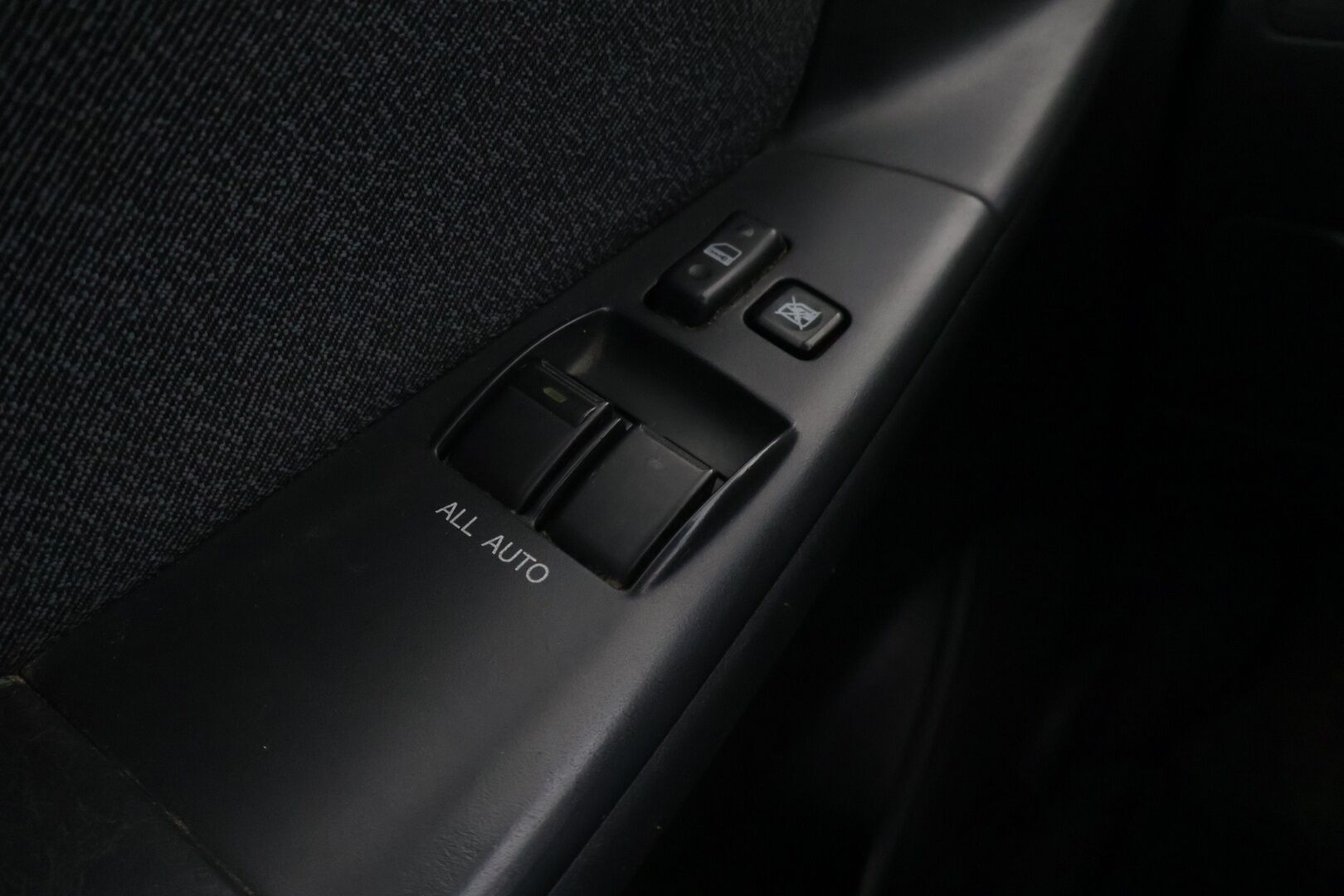 Toyota Corolla 2004 5D STW 2.0 D4D - YritysOutlet - Myydään vain yrityksille - *Suomi-auto / Lohkolämmitin / Ilmastointi*