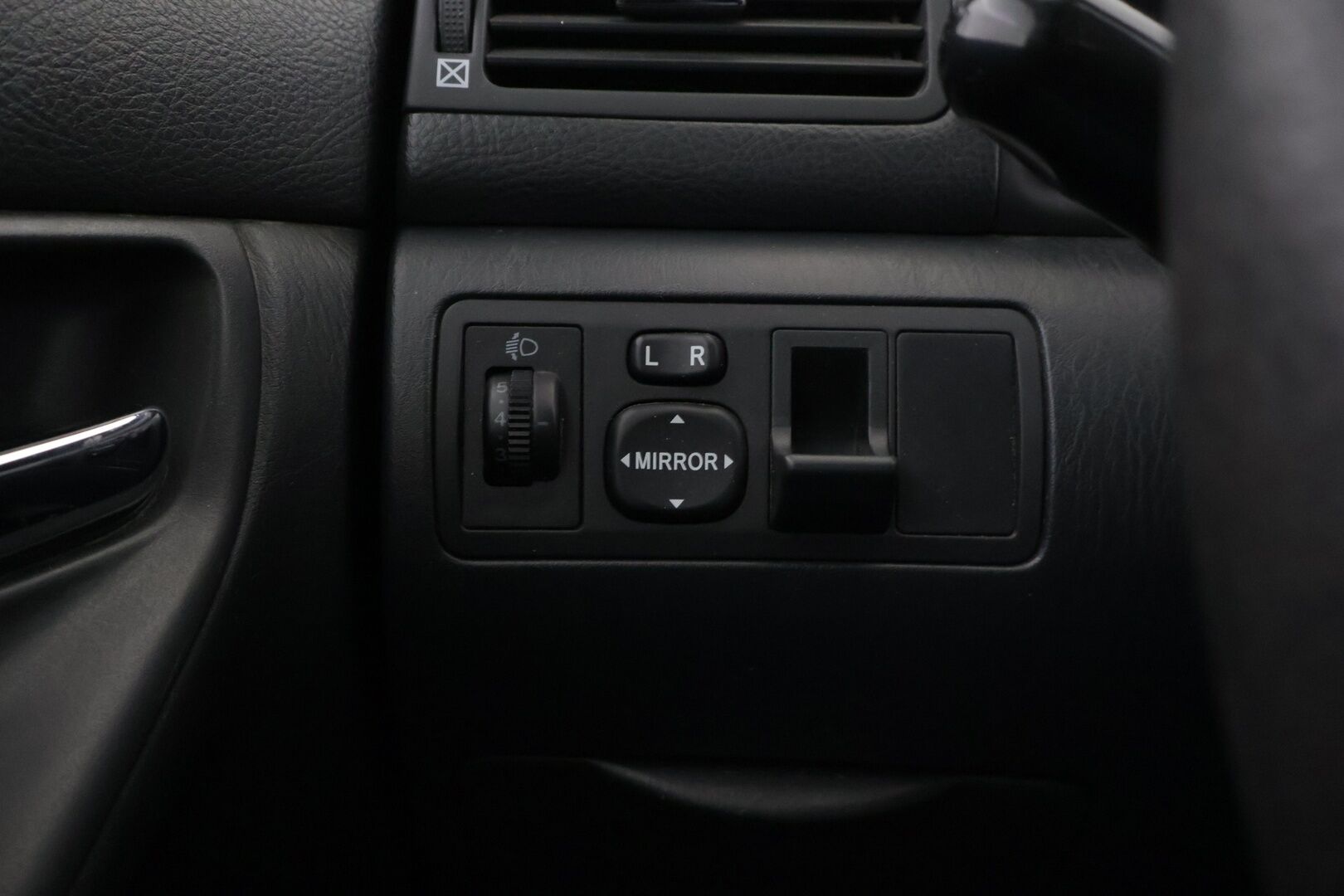 Toyota Corolla 2004 5D STW 2.0 D4D - YritysOutlet - Myydään vain yrityksille - *Suomi-auto / Lohkolämmitin / Ilmastointi*