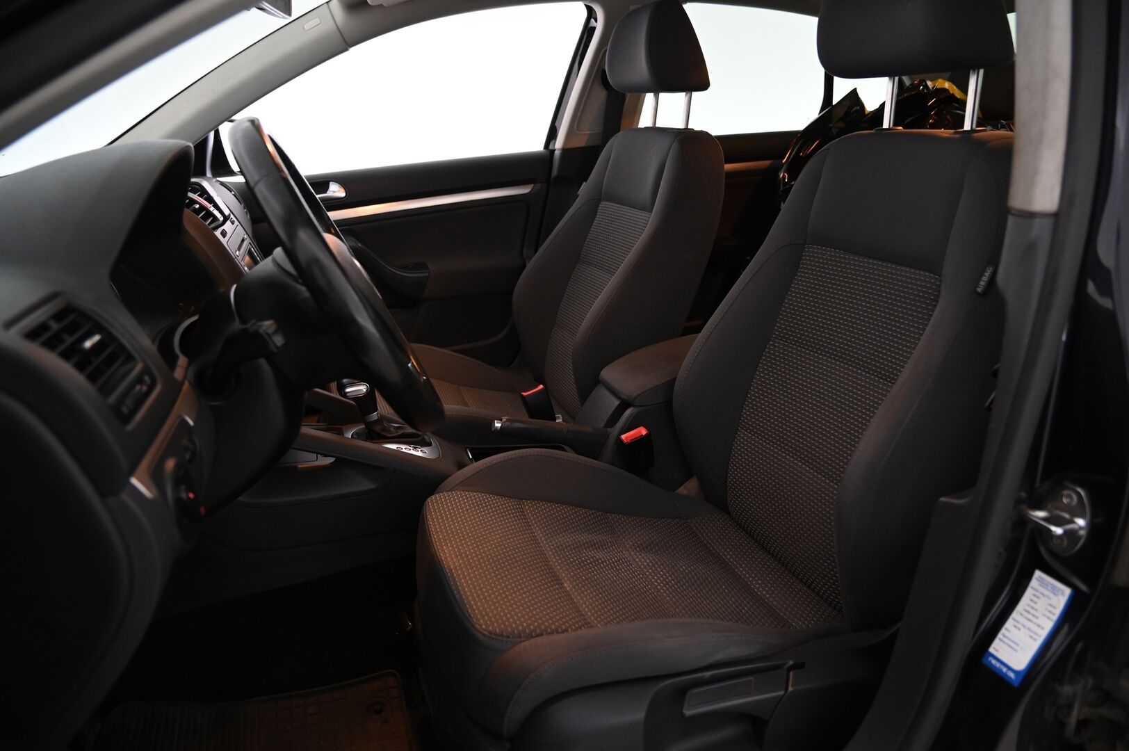 Volkswagen Jetta 2008 Sportline 2,0 TDI 103 kW DSG-aut *Myydään Huutokaupat.com*