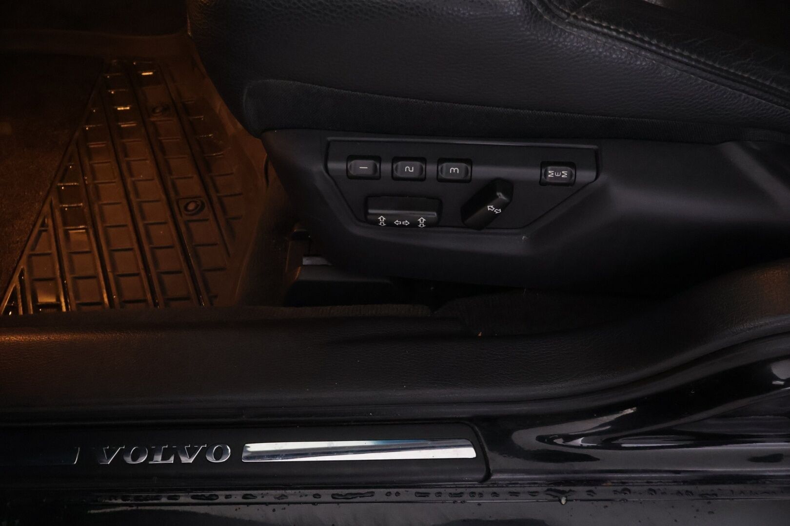 Volvo V70 2007 5D V70 STW 2.4 AUTOMATIC-SW6549/276 - *Myydään Huutokaupat.com* - KORKO VAIN 3,99 %