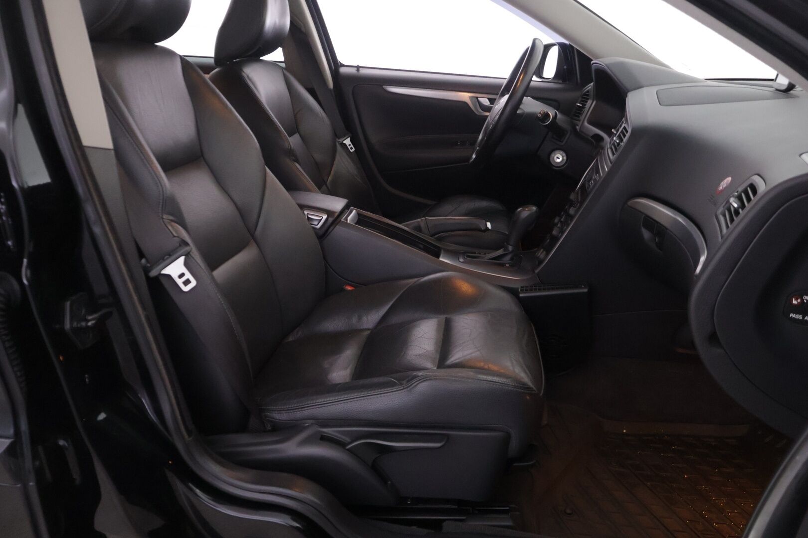 Volvo V70 2007 5D V70 STW 2.4 AUTOMATIC-SW6549/276 - *Myydään Huutokaupat.com* - KORKO VAIN 3,99 %