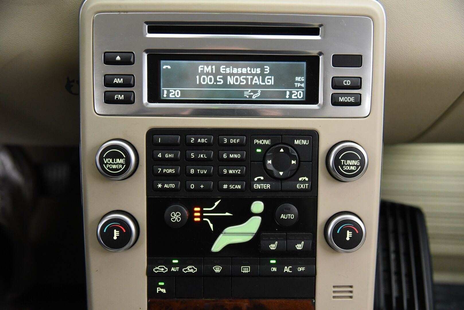 Volvo V70 2011 D3 Momentum aut - YritysOutlet - Myydään vain yrityksille - Tämä auto myydään YritysOutlet -valikoimasta vain yritykselle