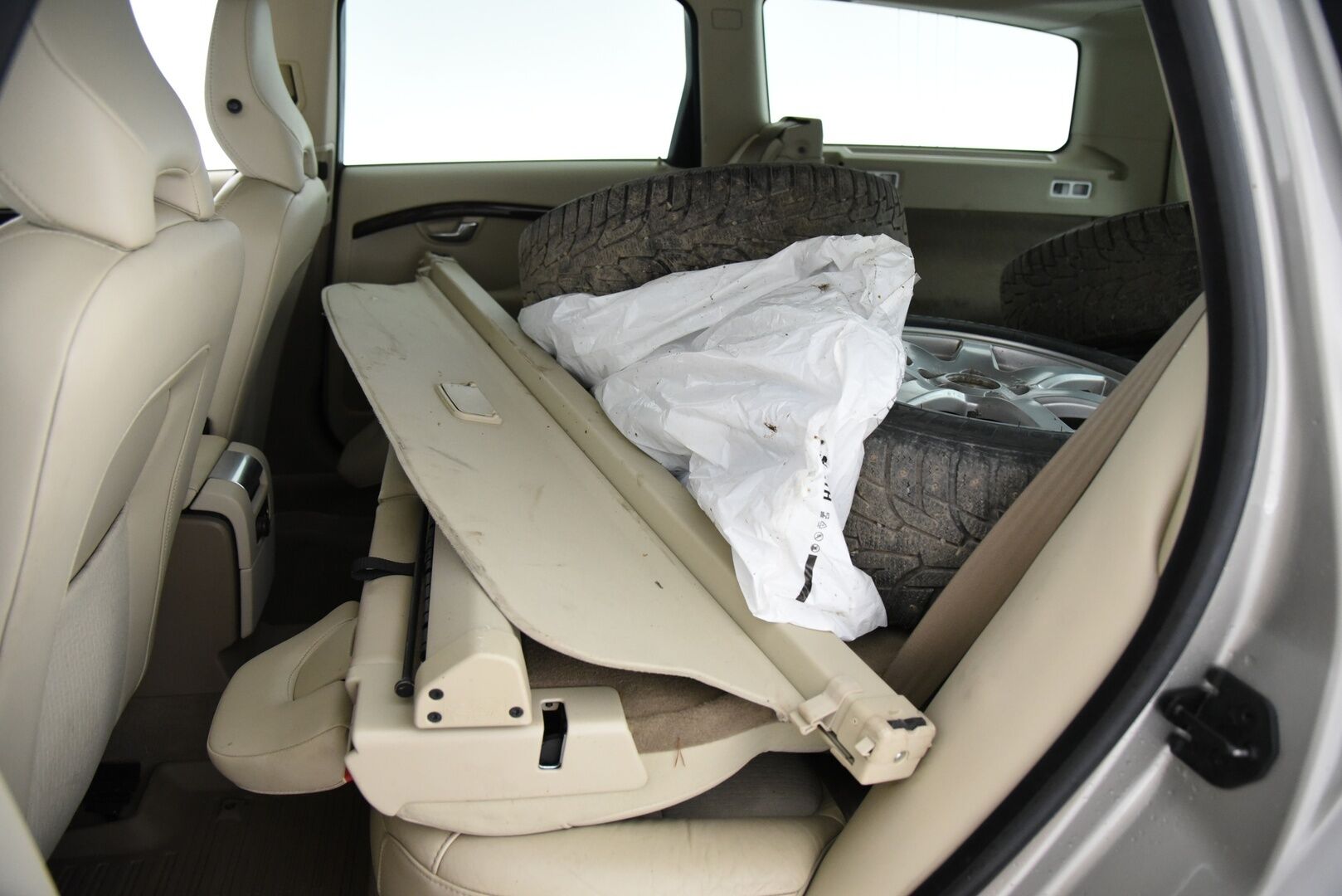 Volvo V70 2011 D3 Momentum aut - YritysOutlet - Myydään vain yrityksille - Tämä auto myydään YritysOutlet -valikoimasta vain yritykselle