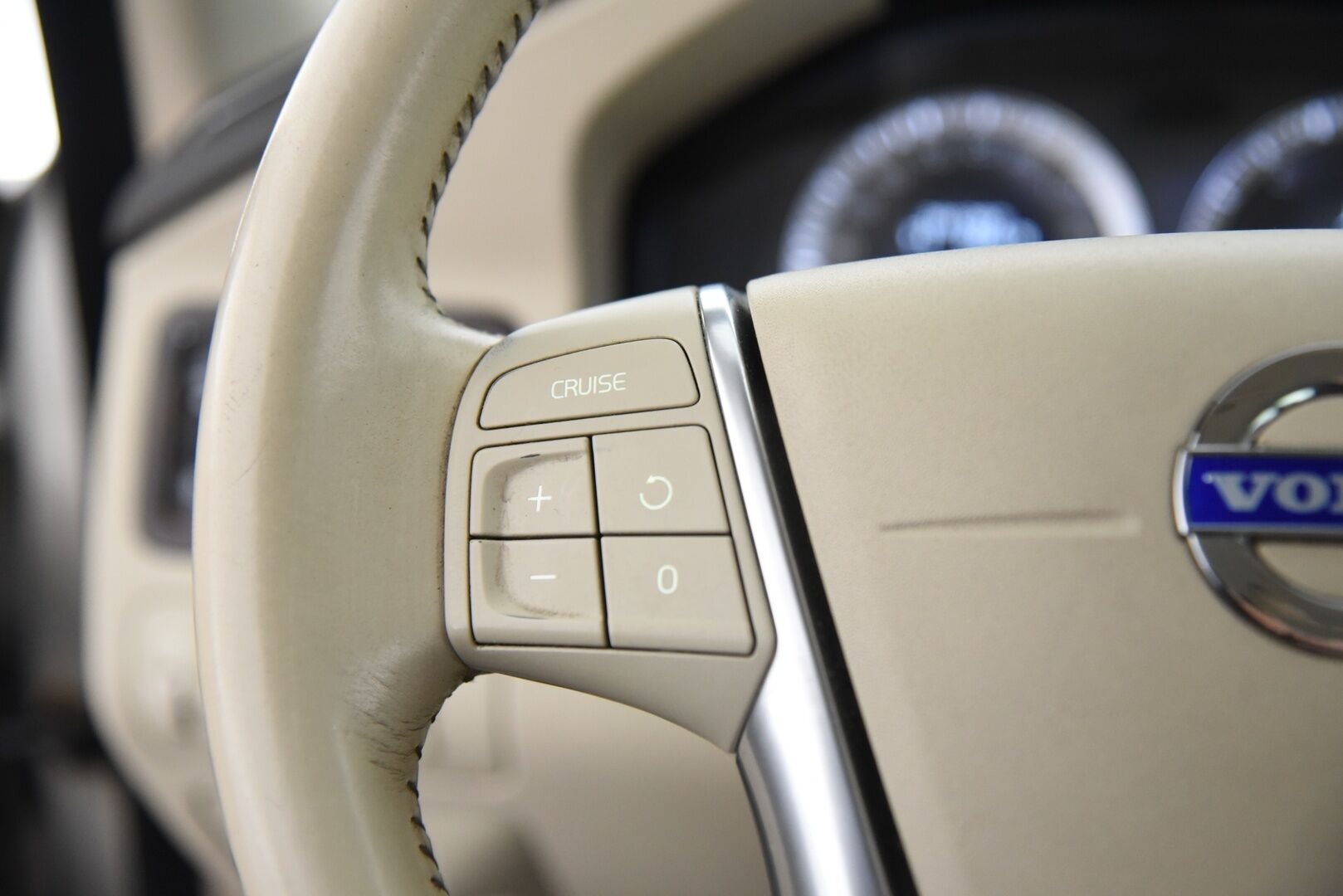 Volvo V70 2011 D3 Momentum aut - YritysOutlet - Myydään vain yrityksille - Tämä auto myydään YritysOutlet -valikoimasta vain yritykselle