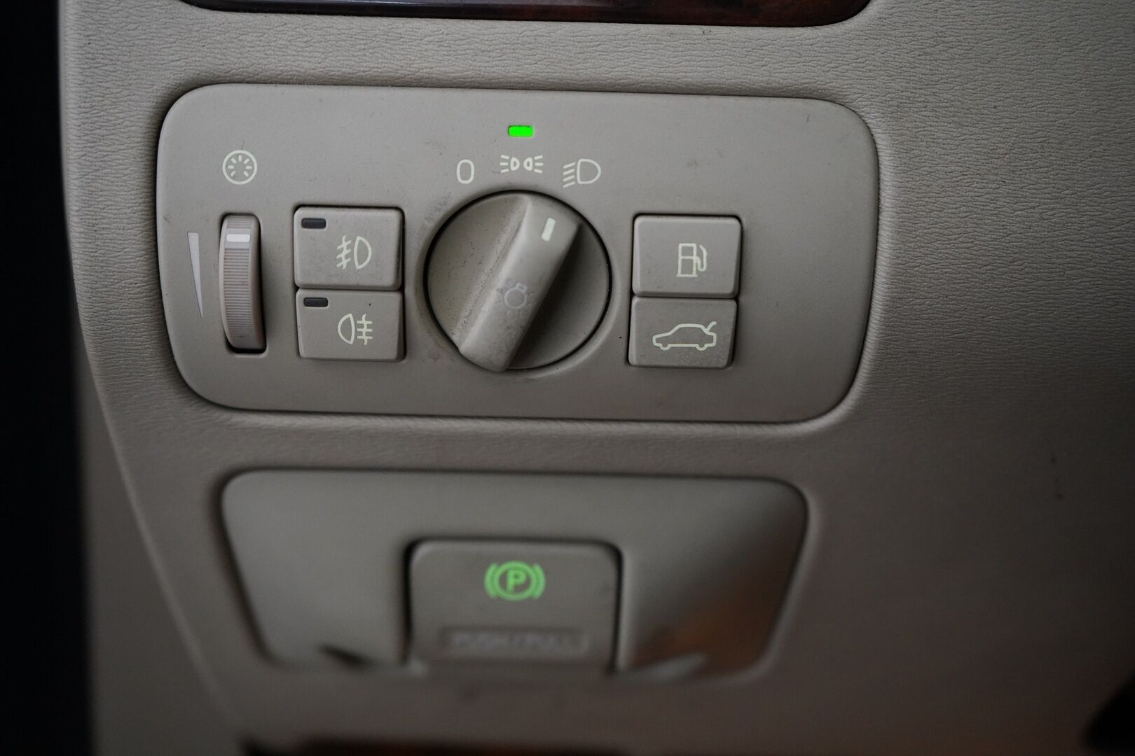 Volvo V70 2010 1.6D DRIVe Summum *YritysOutlet - Myydään vain yrityksille* - Suomi-auto / Katsastus 1/2027 / Kahdet renkaat