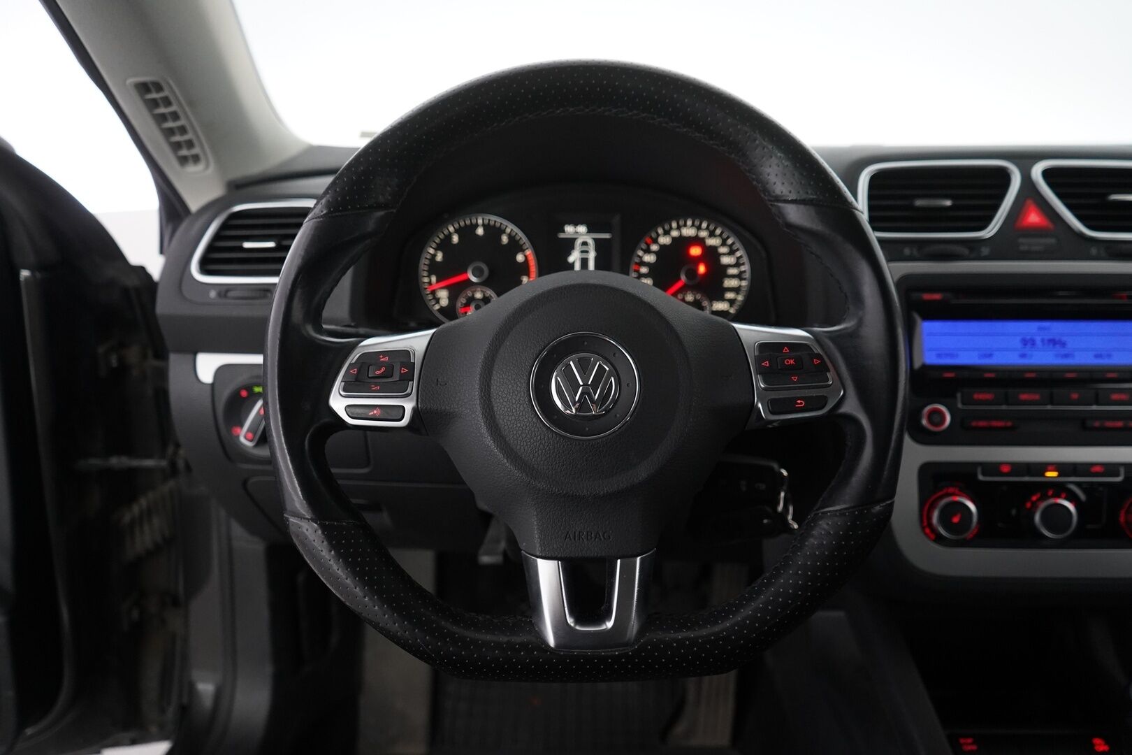 Volkswagen Scirocco 2010 1,4 TSI 90 kW (122 hv) *Myydään huutokaupat.com sivulla!*