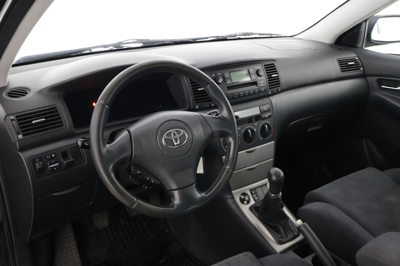 Toyota Corolla 2003 2D COROLLA HATCHBACK 1.6 * LOHKO / ILMASTOINTI / KAHDET RENKAAT * - YritysOutlet - Myydään vain yrityksille - – Tämä auto myydään YritysOutlet -valikoimasta vain yritykselle