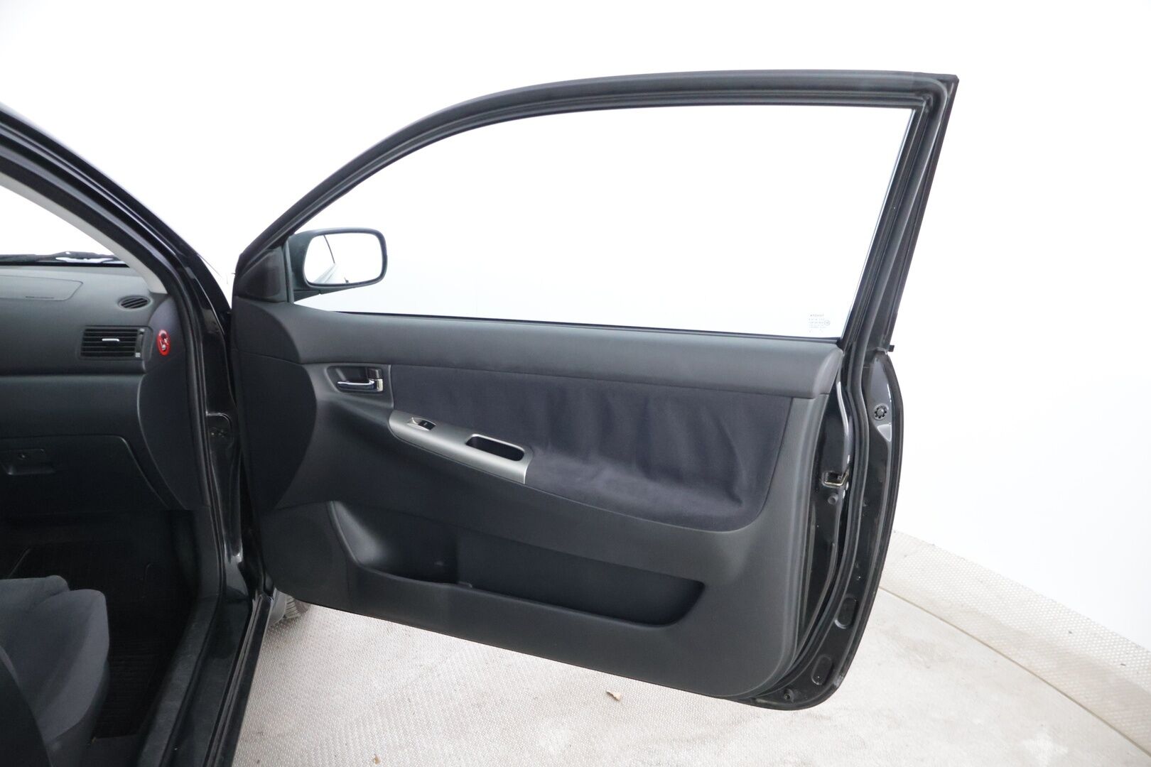 Toyota Corolla 2003 2D COROLLA HATCHBACK 1.6 * LOHKO / ILMASTOINTI / KAHDET RENKAAT * - YritysOutlet - Myydään vain yrityksille - – Tämä auto myydään YritysOutlet -valikoimasta vain yritykselle