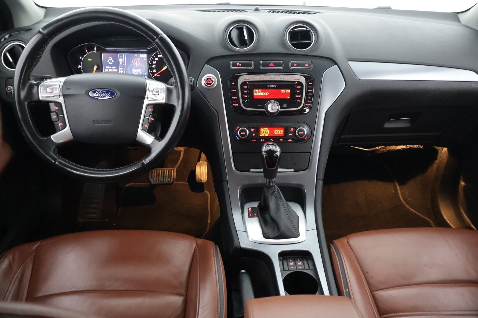 Ford Mondeo 2012 2,0 TDCi 140hv PowerShift Titanium *YritysOutlet - Myydään vain yrityksille* Webasto / Ruskeat nahat / P-Tutkat * - YritysOutlet - Myydään vain yrityksille *