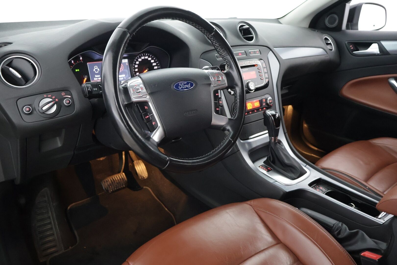 Ford Mondeo 2012 2,0 TDCi 140hv PowerShift Titanium *YritysOutlet - Myydään vain yrityksille* Webasto / Ruskeat nahat / P-Tutkat * - YritysOutlet - Myydään vain yrityksille *