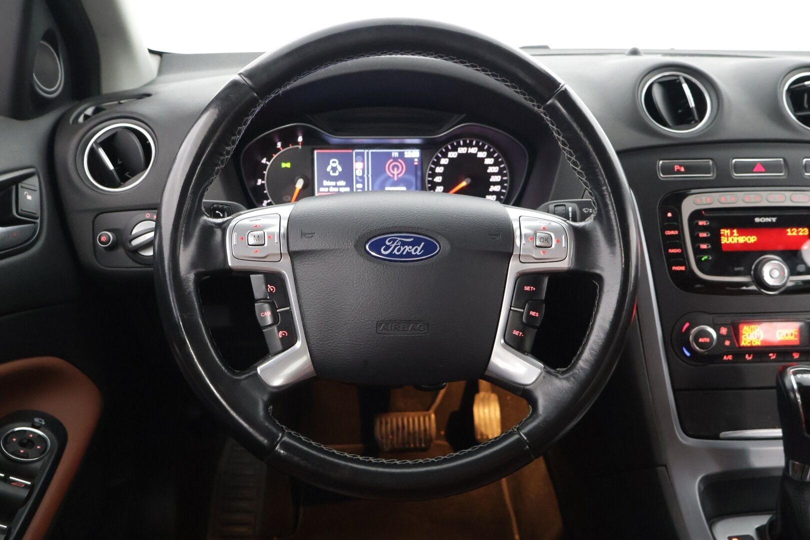 Ford Mondeo 2012 2,0 TDCi 140hv PowerShift Titanium *YritysOutlet - Myydään vain yrityksille* Webasto / Ruskeat nahat / P-Tutkat * - YritysOutlet - Myydään vain yrityksille *