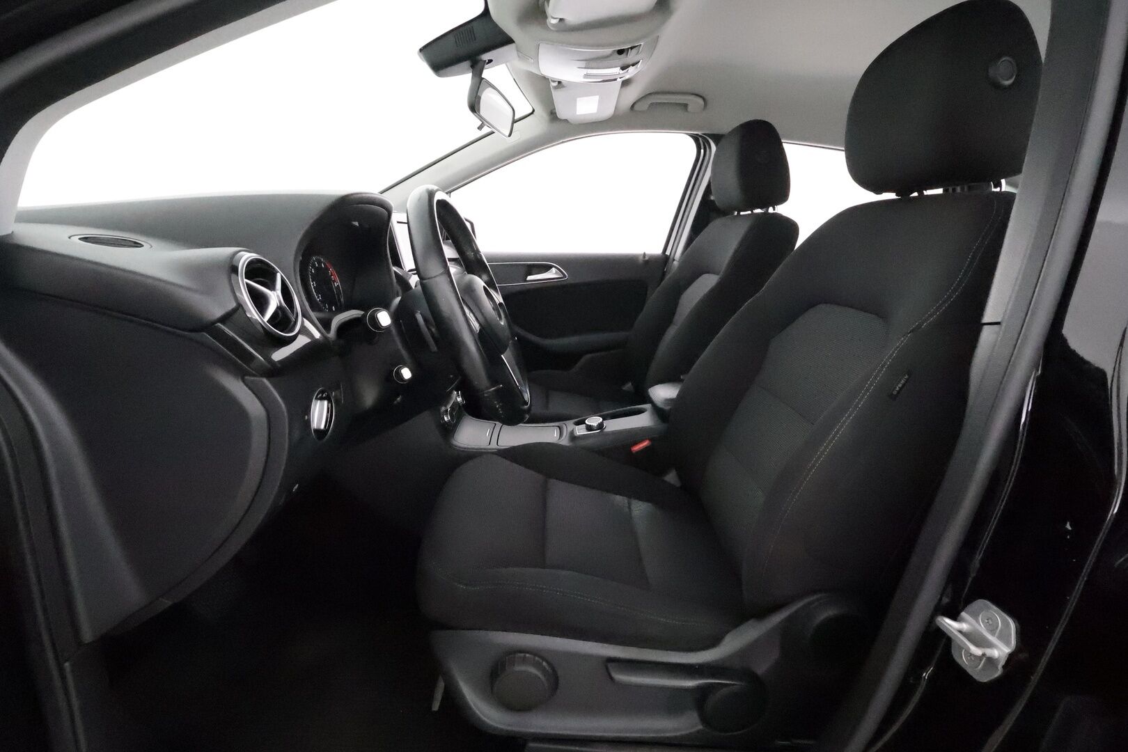 Mercedes-Benz B 2012 180 BE A Premium Business **Vakkari / Lohkolämmitin / P.tutkat / Bluetooth / Ilmastointi / Koukku** - Suomi-auto / Merkkihuollettu 