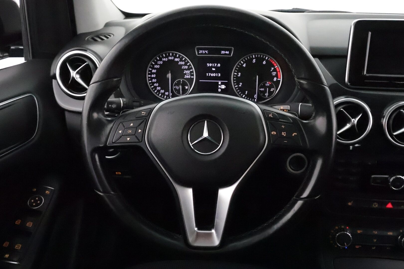 Mercedes-Benz B 2012 180 BE A Premium Business **Vakkari / Lohkolämmitin / P.tutkat / Bluetooth / Ilmastointi / Koukku** - Suomi-auto / Merkkihuollettu 