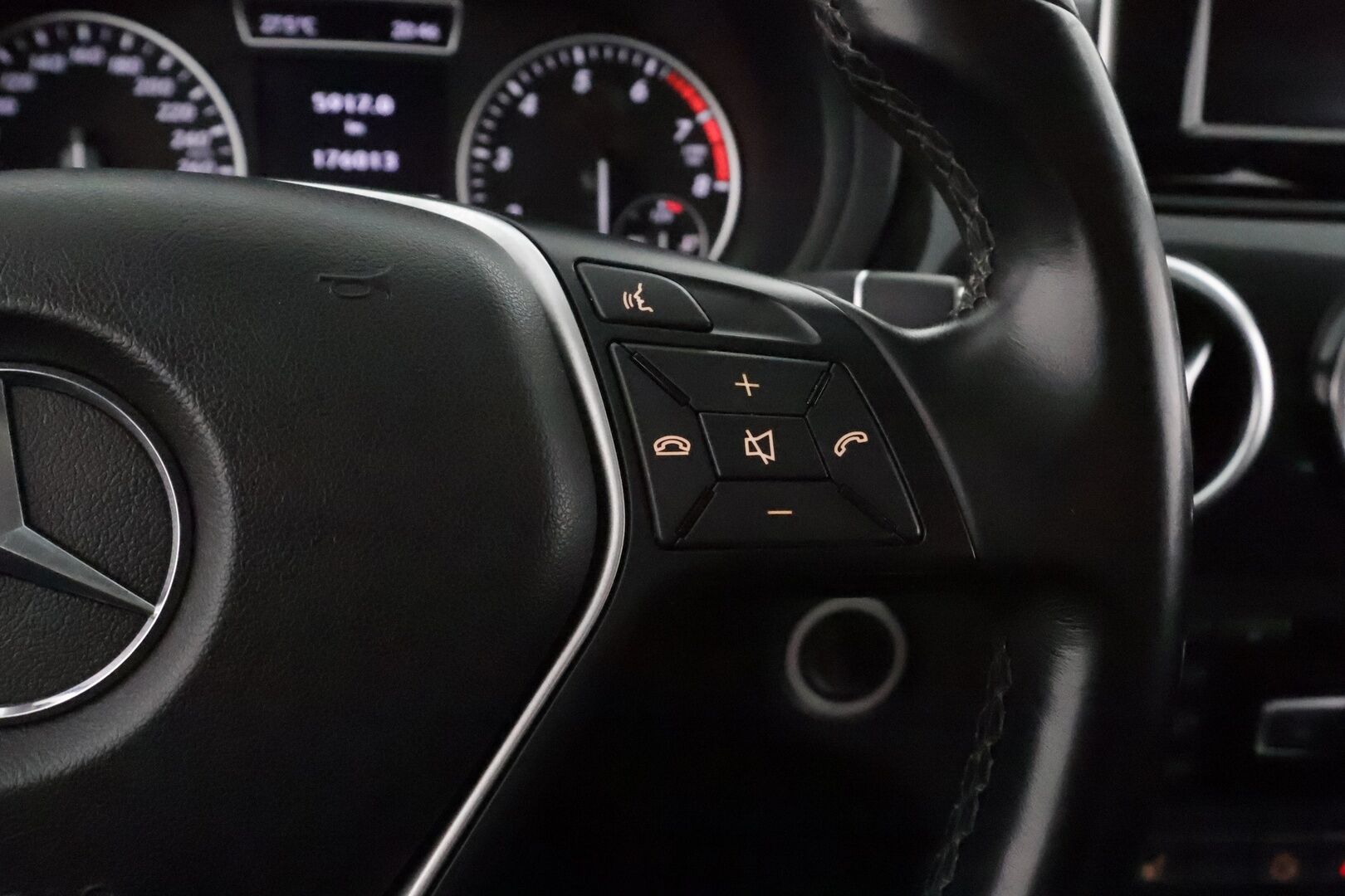 Mercedes-Benz B 2012 180 BE A Premium Business **Vakkari / Lohkolämmitin / P.tutkat / Bluetooth / Ilmastointi / Koukku** - Suomi-auto / Merkkihuollettu 