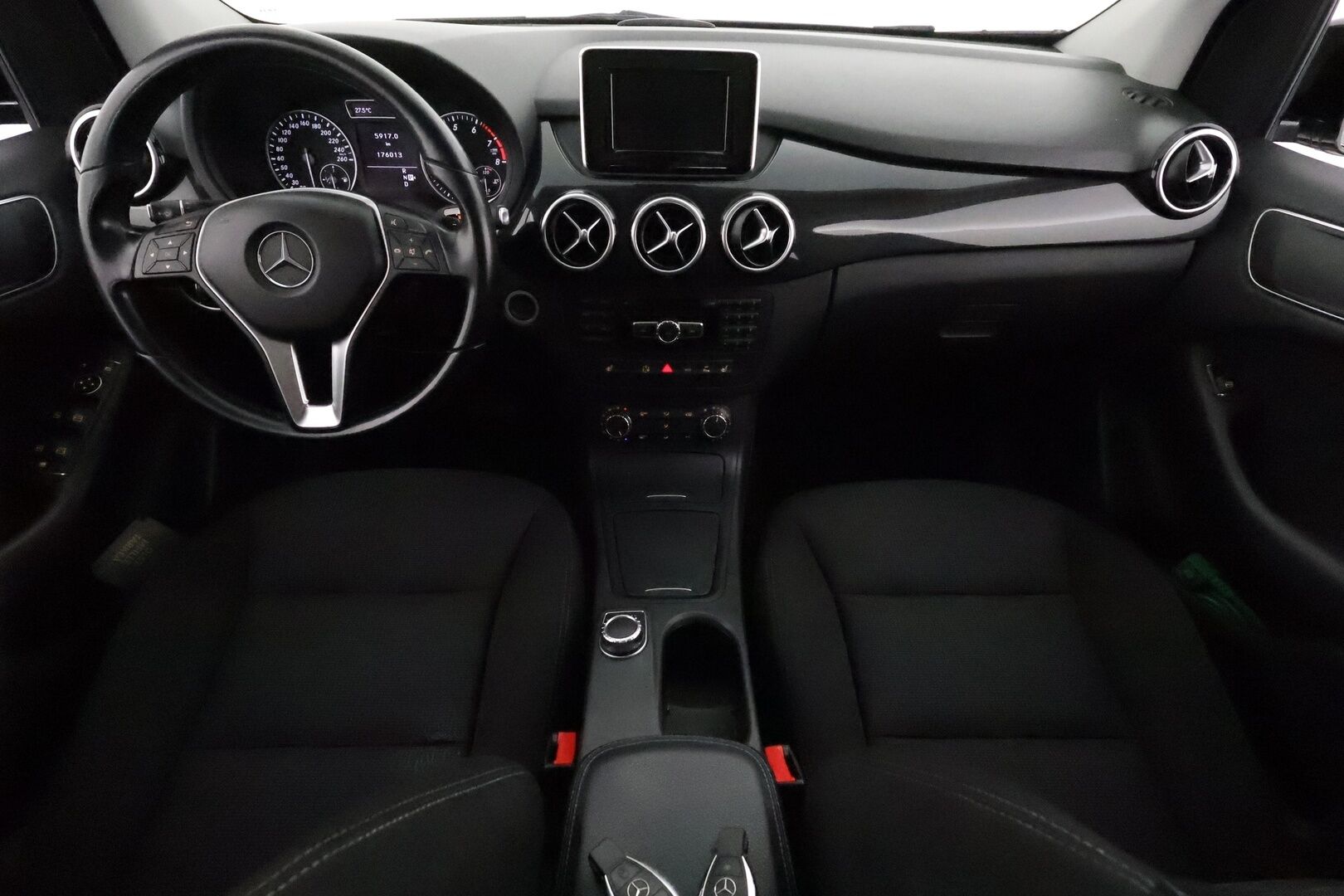 Mercedes-Benz B 2012 180 BE A Premium Business **Vakkari / Lohkolämmitin / P.tutkat / Bluetooth / Ilmastointi / Koukku** - Suomi-auto / Merkkihuollettu 