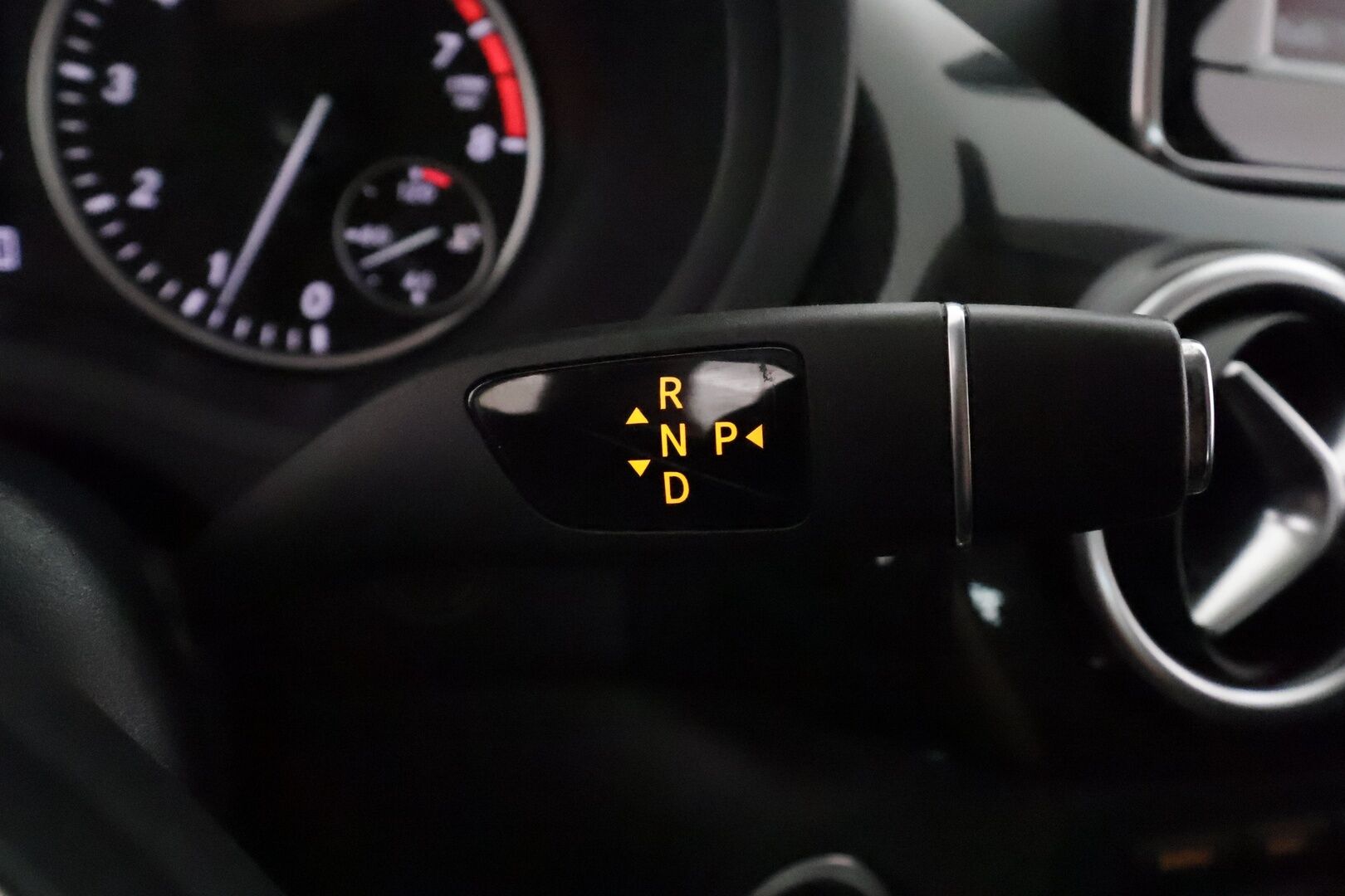 Mercedes-Benz B 2012 180 BE A Premium Business **Vakkari / Lohkolämmitin / P.tutkat / Bluetooth / Ilmastointi / Koukku** - Suomi-auto / Merkkihuollettu 