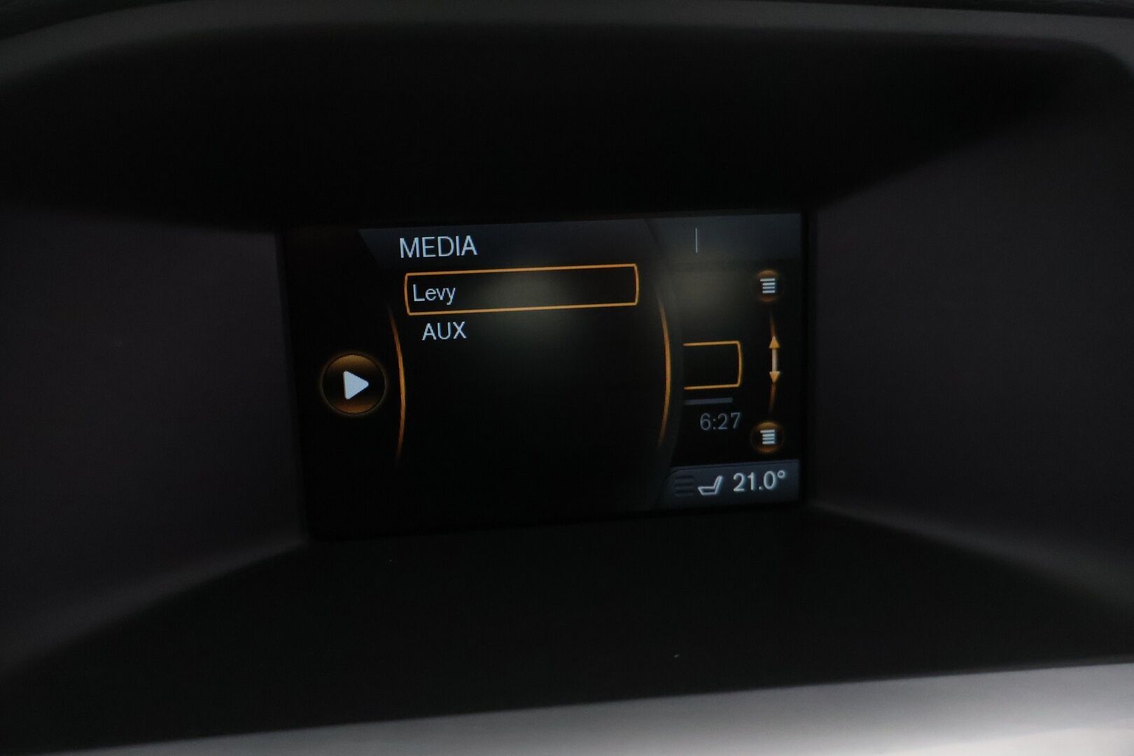 Volvo V60 2013 D2 Kinetic aut - YritysOutlet - Myydään vain yrityksille - Suomiauto / High Performance Audio / Lohkolämmitin / Vakkari / 2x Renkaat Aluvantein / Siisti yksilö!