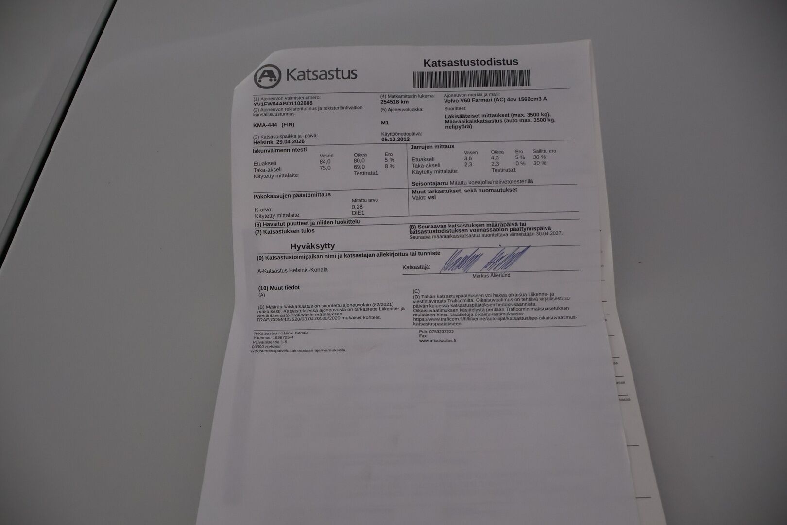 Volvo V60 2013 D2 Kinetic aut - YritysOutlet - Myydään vain yrityksille - Suomiauto / High Performance Audio / Lohkolämmitin / Vakkari / 2x Renkaat Aluvantein / Siisti yksilö!