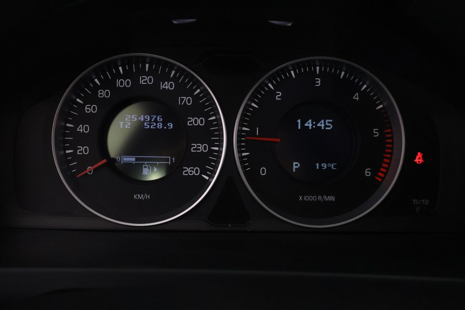 Volvo V60 2013 D2 Kinetic aut - YritysOutlet - Myydään vain yrityksille - Suomiauto / High Performance Audio / Lohkolämmitin / Vakkari / 2x Renkaat Aluvantein / Siisti yksilö!