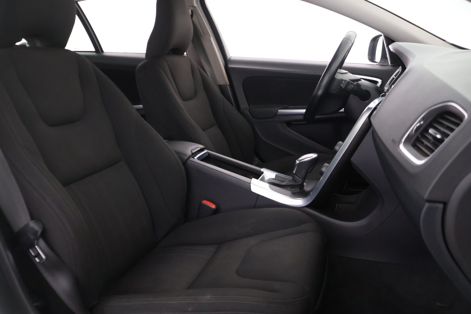 Volvo V60 2013 D2 Kinetic aut - YritysOutlet - Myydään vain yrityksille - Suomiauto / High Performance Audio / Lohkolämmitin / Vakkari / 2x Renkaat Aluvantein / Siisti yksilö!