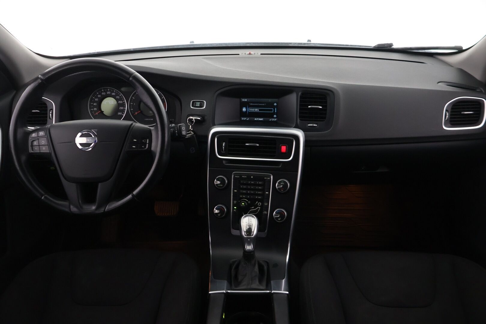 Volvo V60 2013 D2 Kinetic aut - YritysOutlet - Myydään vain yrityksille - Suomiauto / High Performance Audio / Lohkolämmitin / Vakkari / 2x Renkaat Aluvantein / Siisti yksilö!