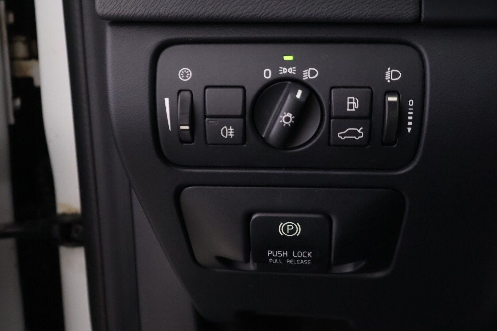 Volvo V60 2013 D2 Kinetic aut - YritysOutlet - Myydään vain yrityksille - Suomiauto / High Performance Audio / Lohkolämmitin / Vakkari / 2x Renkaat Aluvantein / Siisti yksilö!