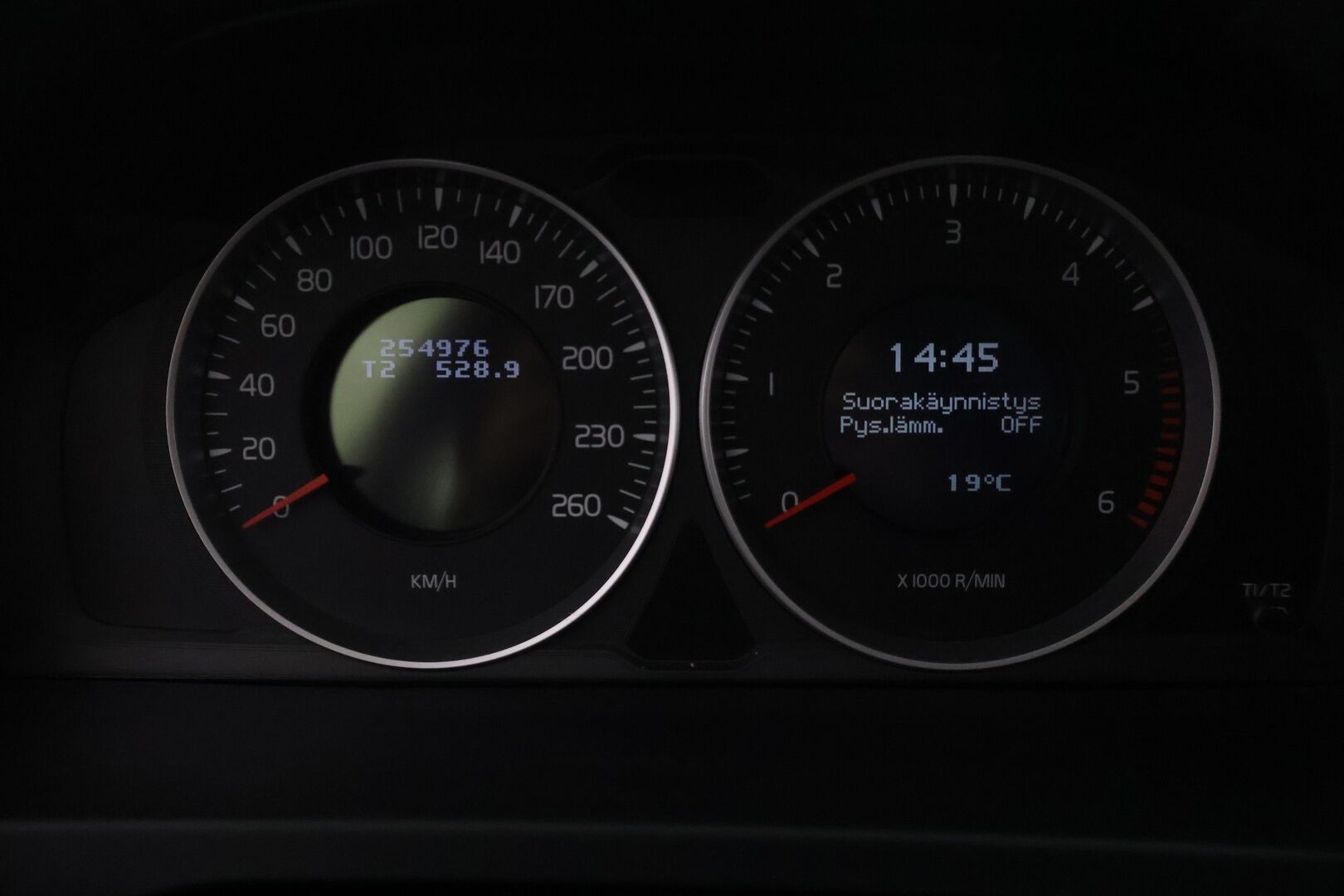 Volvo V60 2013 D2 Kinetic aut - YritysOutlet - Myydään vain yrityksille - Suomiauto / High Performance Audio / Lohkolämmitin / Vakkari / 2x Renkaat Aluvantein / Siisti yksilö!