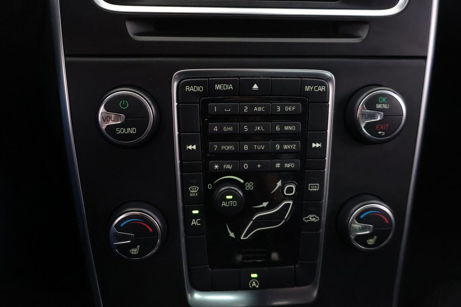Volvo V60 2013 D2 Kinetic aut - YritysOutlet - Myydään vain yrityksille - Suomiauto / High Performance Audio / Lohkolämmitin / Vakkari / 2x Renkaat Aluvantein / Siisti yksilö!