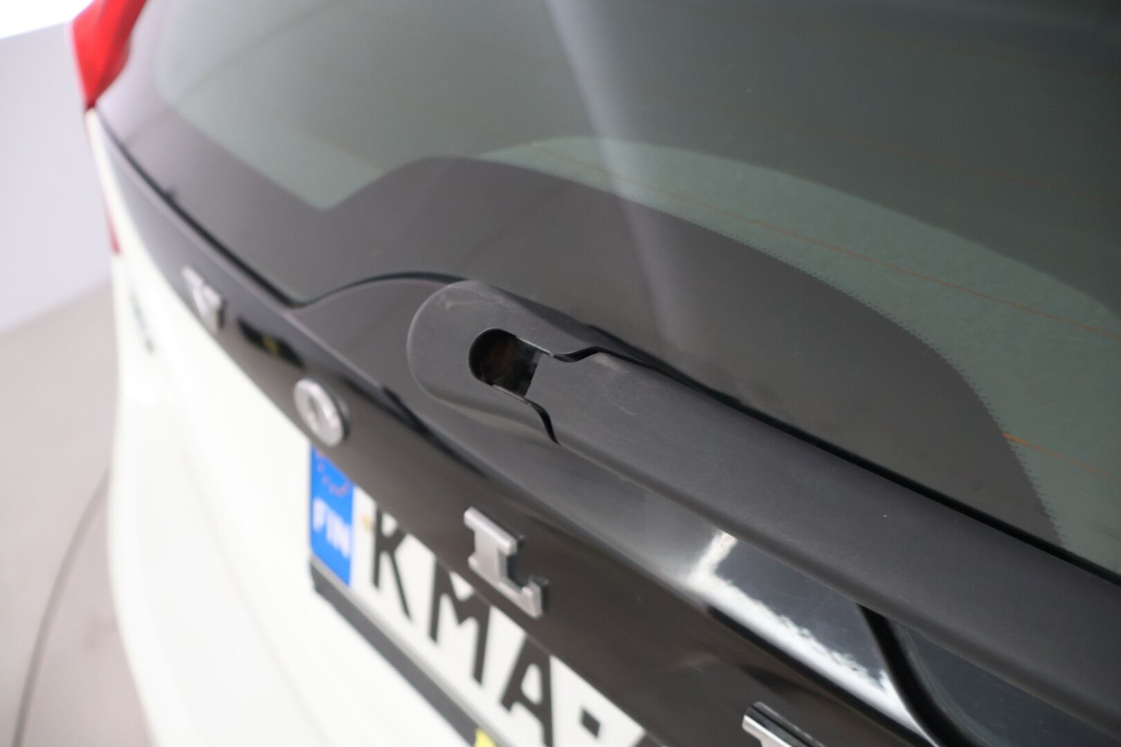 Volvo V60 2013 D2 Kinetic aut - YritysOutlet - Myydään vain yrityksille - Suomiauto / High Performance Audio / Lohkolämmitin / Vakkari / 2x Renkaat Aluvantein / Siisti yksilö!