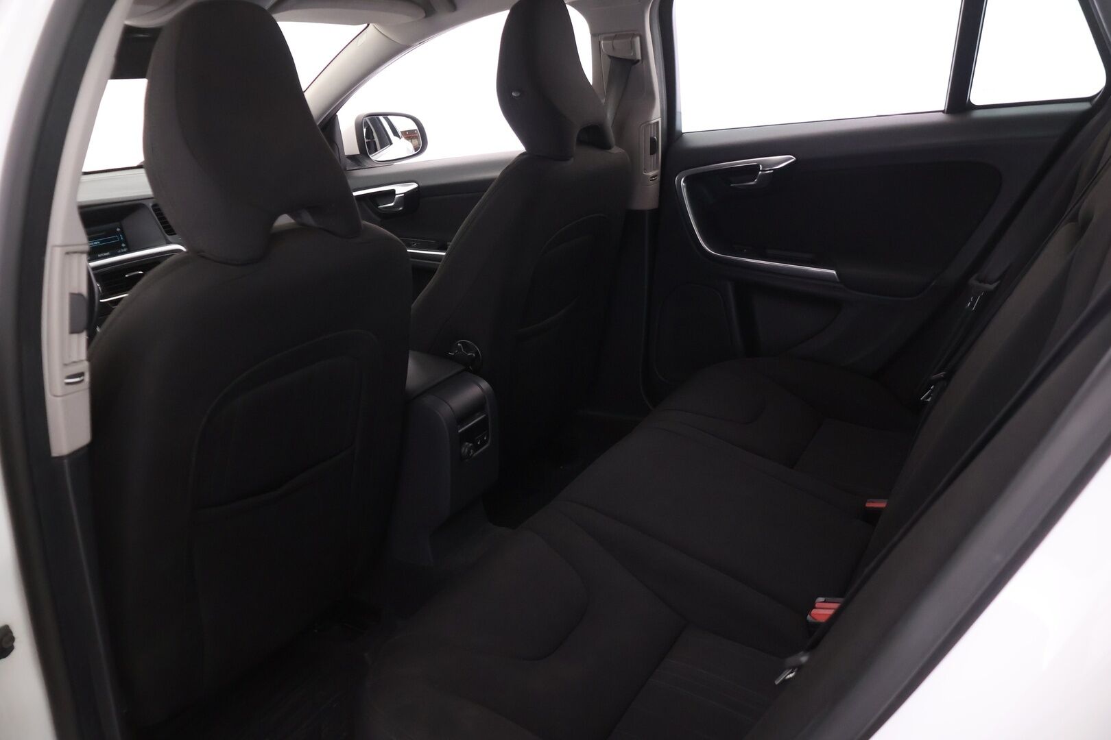 Volvo V60 2013 D2 Kinetic aut - YritysOutlet - Myydään vain yrityksille - Suomiauto / High Performance Audio / Lohkolämmitin / Vakkari / 2x Renkaat Aluvantein / Siisti yksilö!