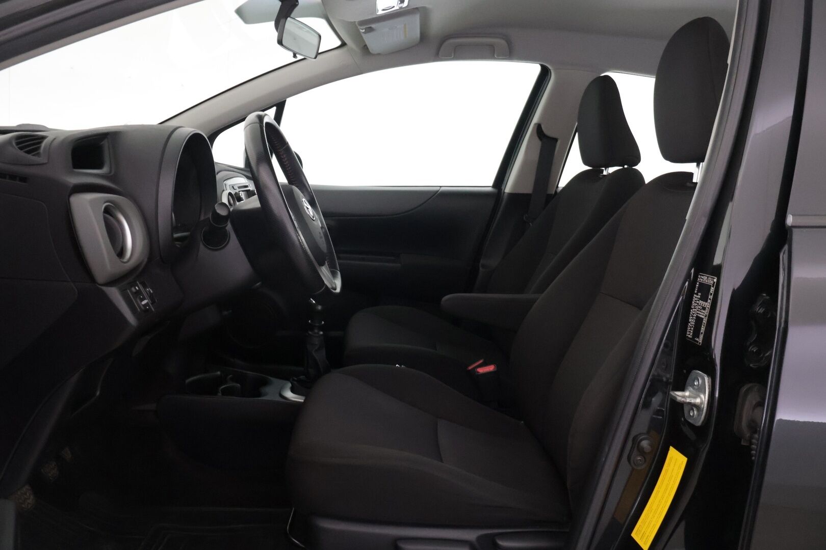Toyota Yaris 2013 1,33 Dual VVT-i Style 5ov - Suomi-auto | Navigointi | P.kamera | Lohko+sisäp | 2x Toyota alut | Ilmastointi | Isofix