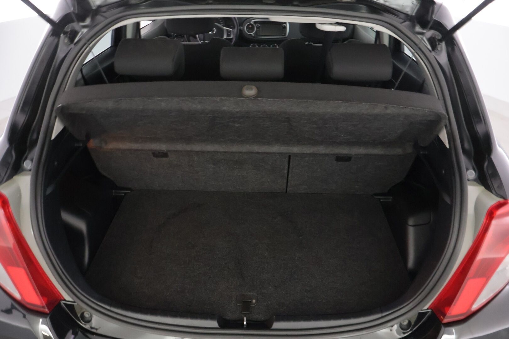 Toyota Yaris 2013 1,33 Dual VVT-i Style 5ov - Suomi-auto | Navigointi | P.kamera | Lohko+sisäp | 2x Toyota alut | Ilmastointi | Isofix