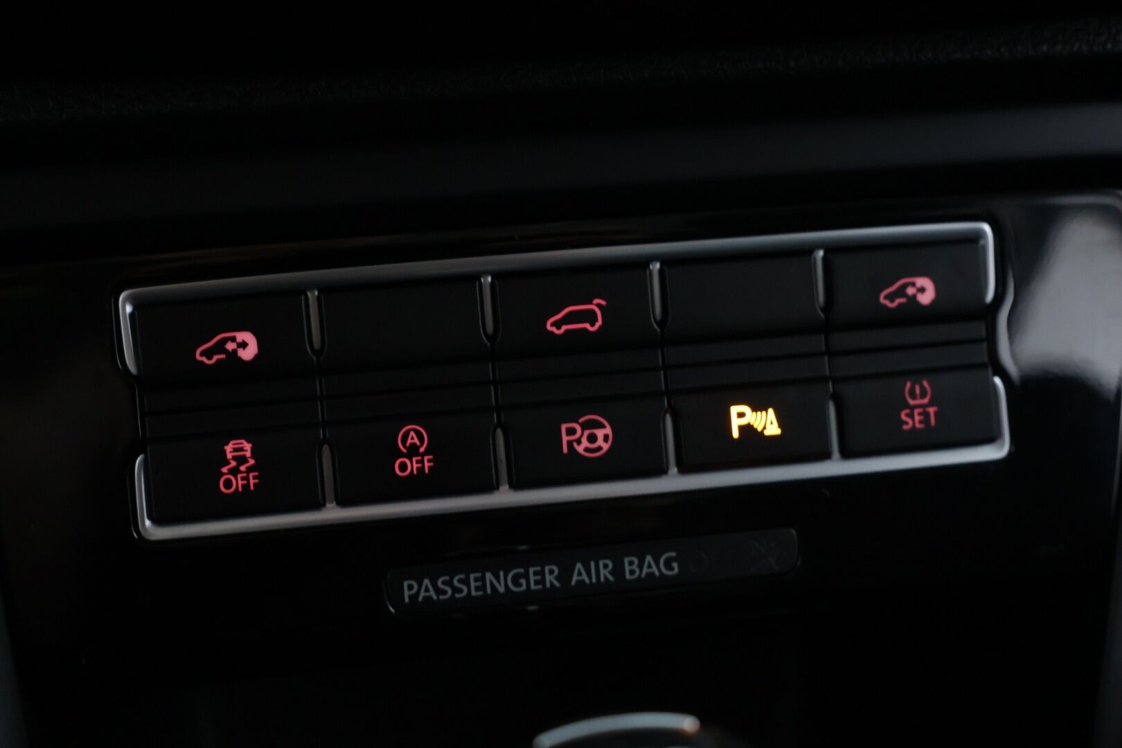 Volkswagen Sharan 2013 Highline 2,0 TDI 125 kW (170 hv) BlueMotion Technology DSG-automaatti 7-Paikkainen / Suomi-auto / Webasto / Koukku / Tutkat / Vakkari - Sähkötoimiset sivuovet / Navi / Tutkat edessä ja takana