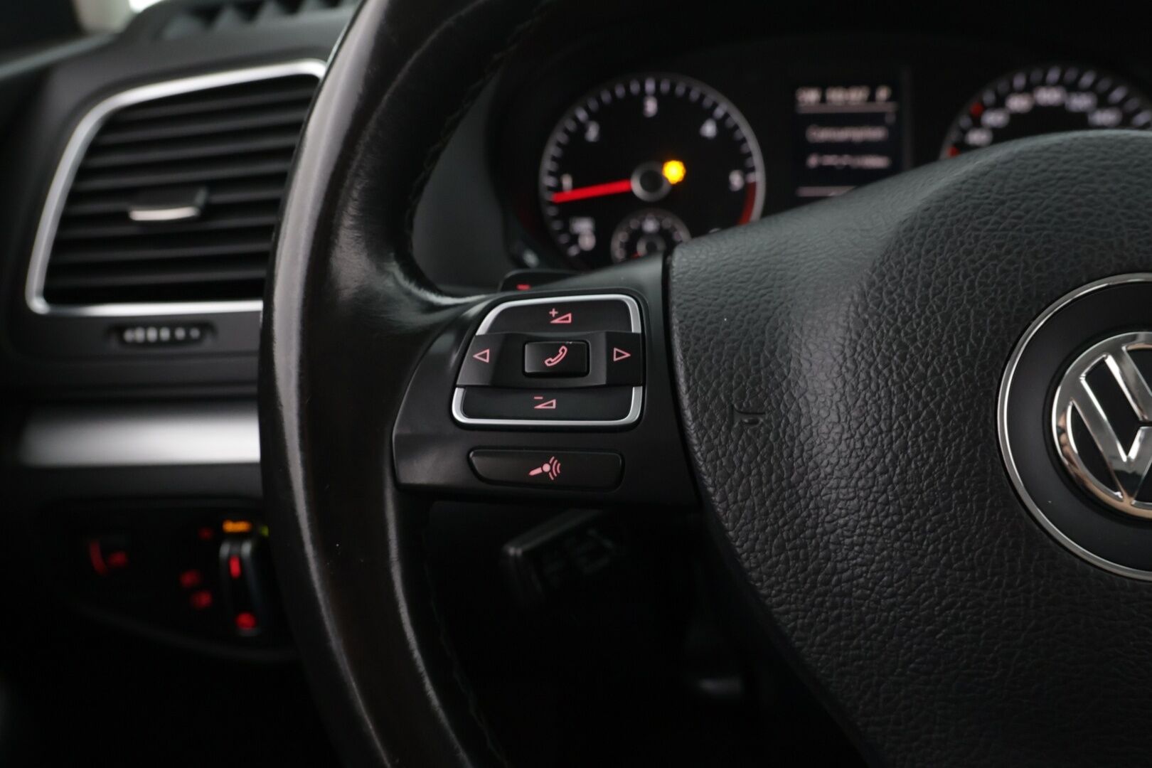 Volkswagen Sharan 2013 Highline 2,0 TDI 125kW DSG 7-P * Suomi-auto / Webasto / Koukku / Tutkat / Vakkari * - Sähkötoimiset sivuovet / Navi / Tutkat edessä ja takana - HULLUT AVAJAISHULINAT KORKOTARJOUS 3,29 %