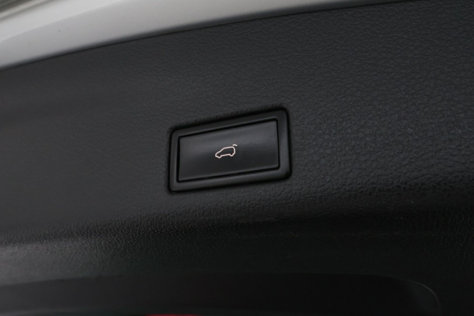 Volkswagen Sharan 2013 Highline 2,0 TDI 125kW DSG 7-P * Suomi-auto / Webasto / Koukku / Tutkat / Vakkari * - Sähkötoimiset sivuovet / Navi / Tutkat edessä ja takana - HULLUT AVAJAISHULINAT KORKOTARJOUS 3,29 %